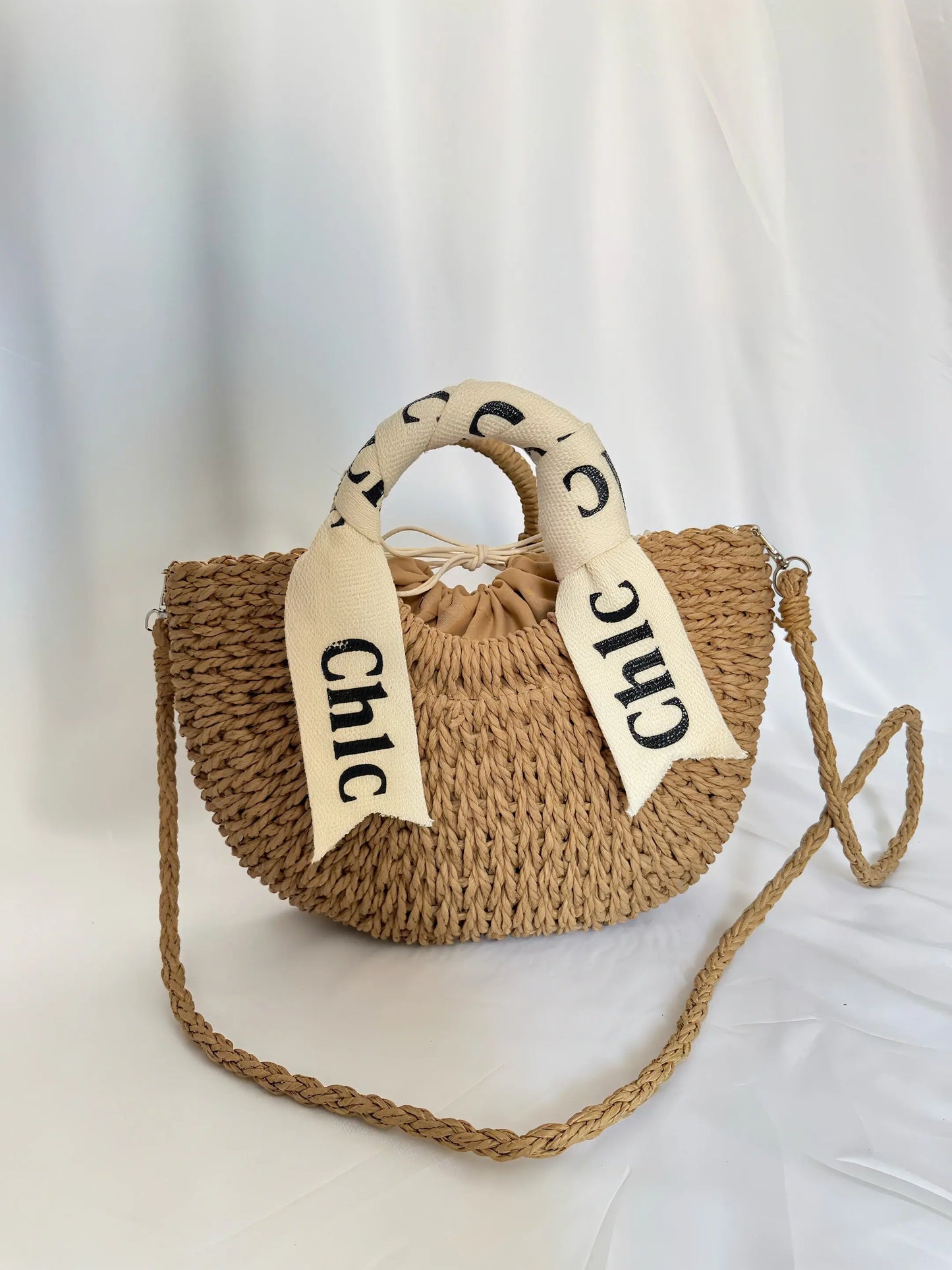 Sac Fourre-Tout en Paille Élégant avec Poignée Ronde et Ruban – Style Décontracté pour Plage ou Sorties | Bandoulière Amovible | Beige ARMINE'S STYLE HUB