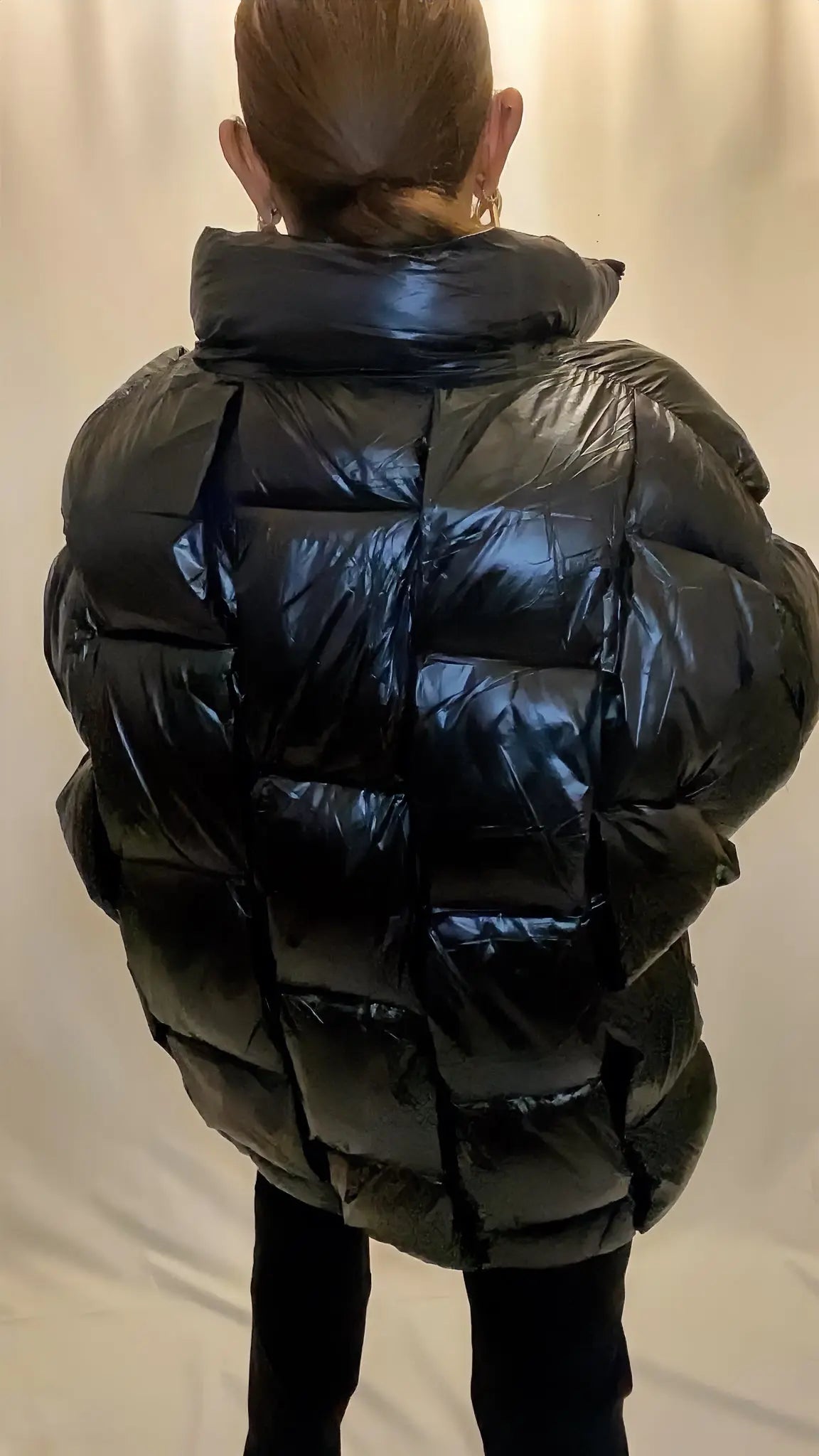 Veste matelassée élégante à design carré moderne, col haut et rembourrage léger - ARMINE'S STYLE HUB