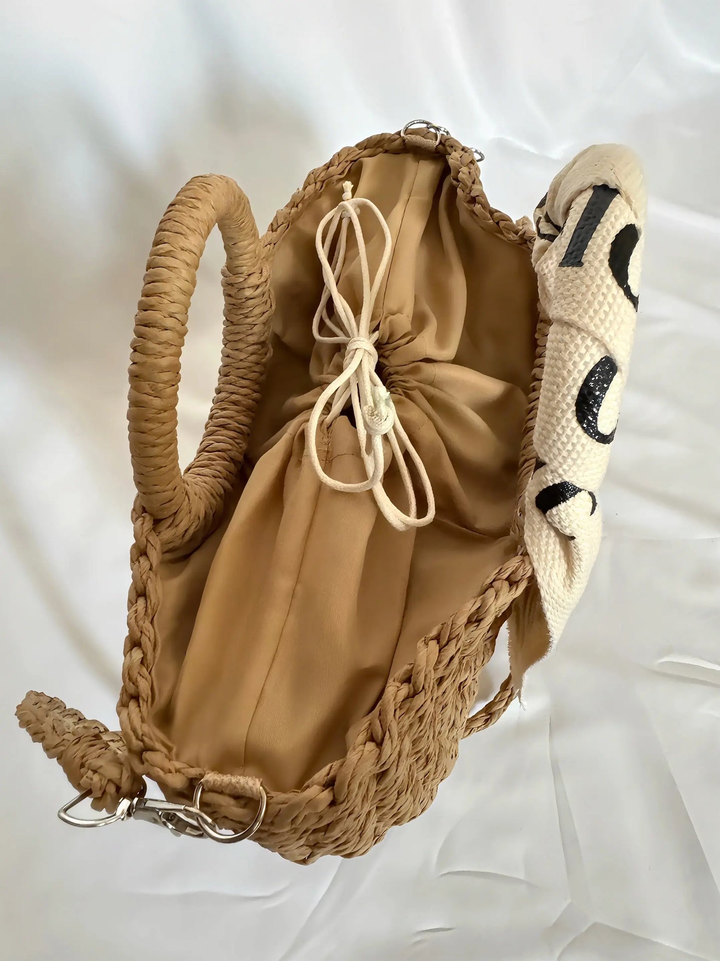 Sac Fourre-Tout en Paille Élégant avec Poignée Ronde et Ruban – Style Décontracté pour Plage ou Sorties | Bandoulière Amovible | Beige ARMINE'S STYLE HUB