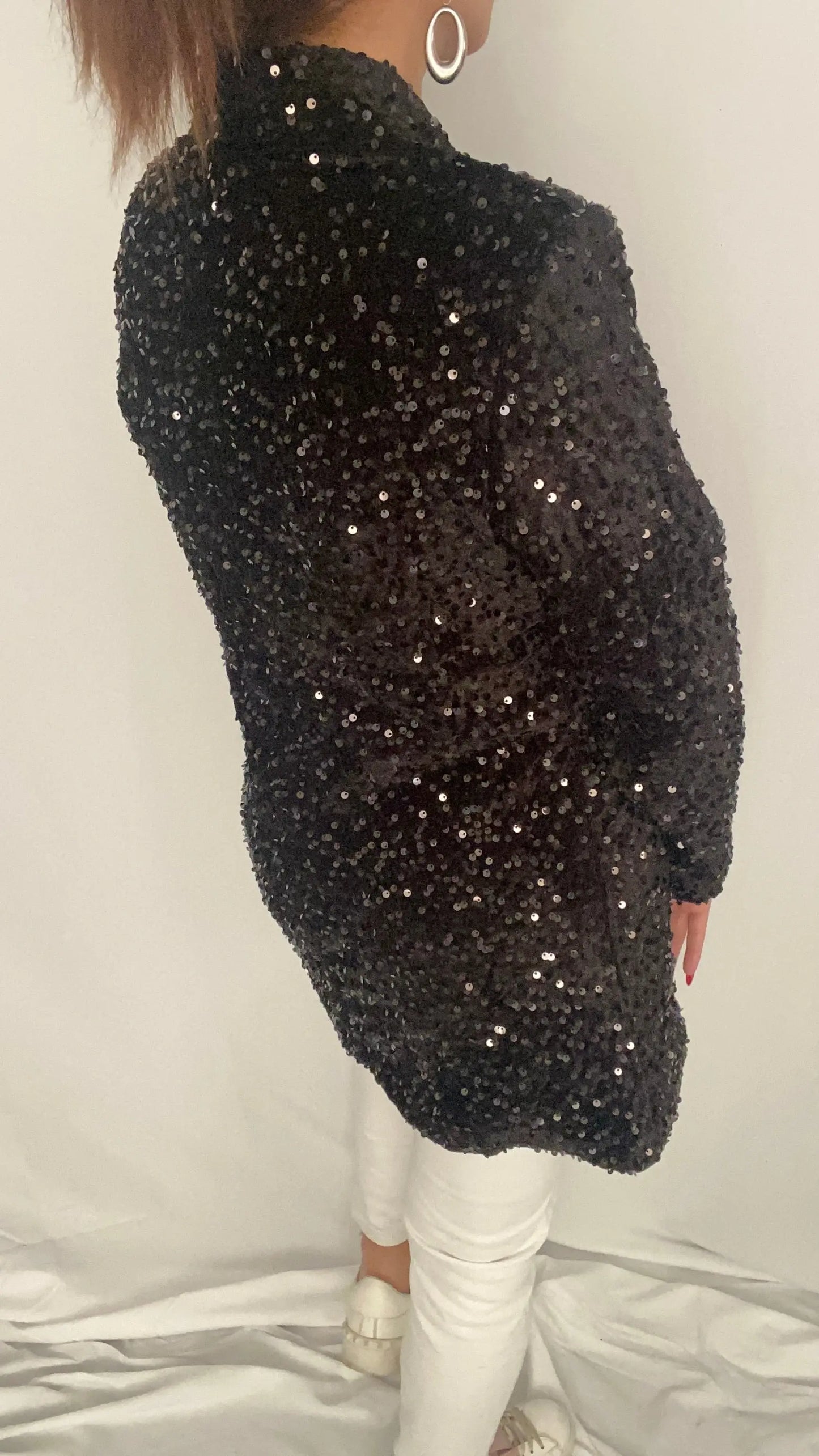 Blazer à paillettes élégant pour femme, veste tendance et brillante, idéale pour un look chic et festif. Parfait pour les soirées et événements spéciaux.