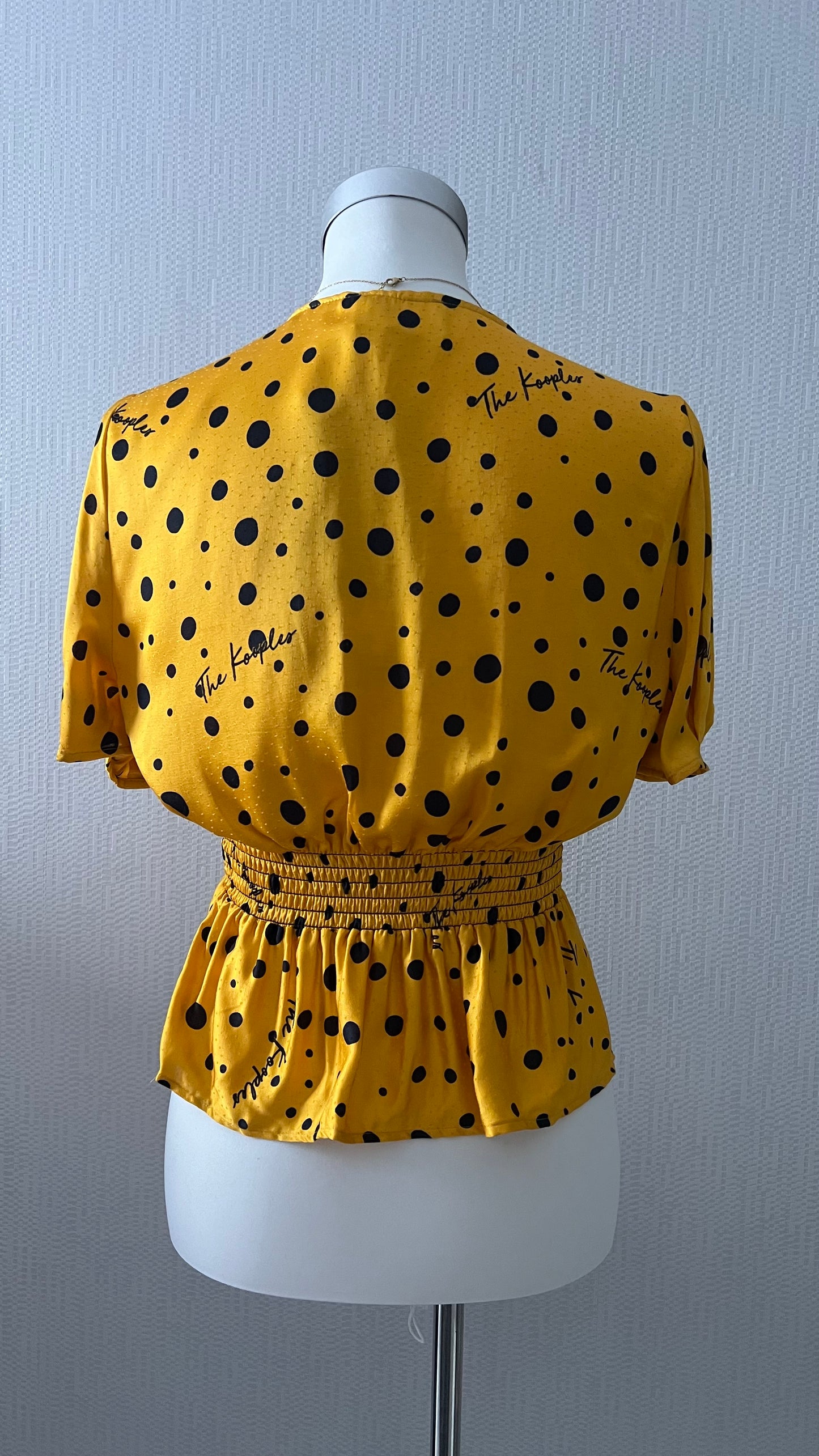 The KOOPLES Top jaune à pois noir - ARMINE'S STYLE HUB