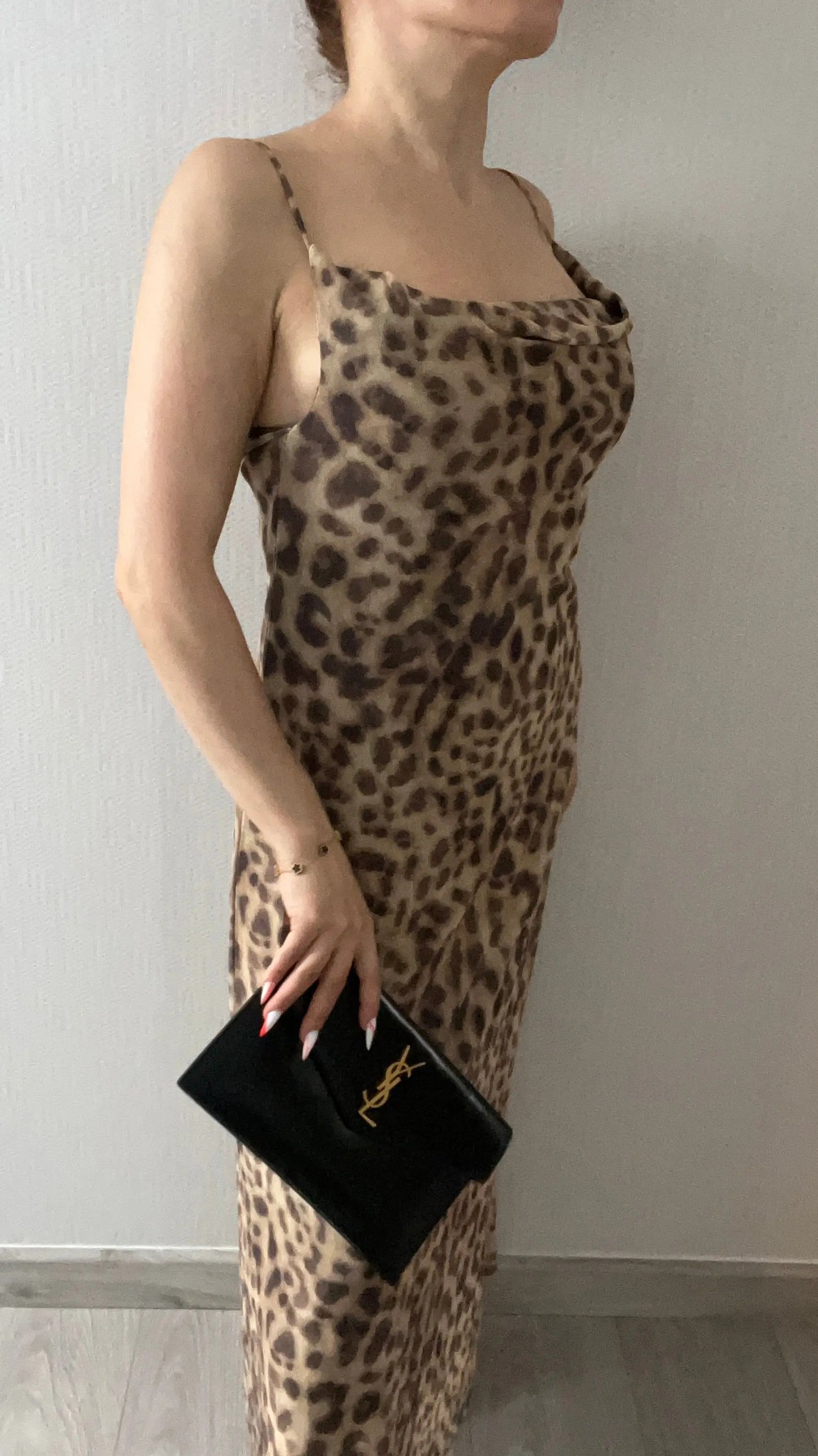 ROBE LONGUE À IMPRIMÉ LÉOPARD AVEC BRETELLES - ARMINE'S STYLE HUB