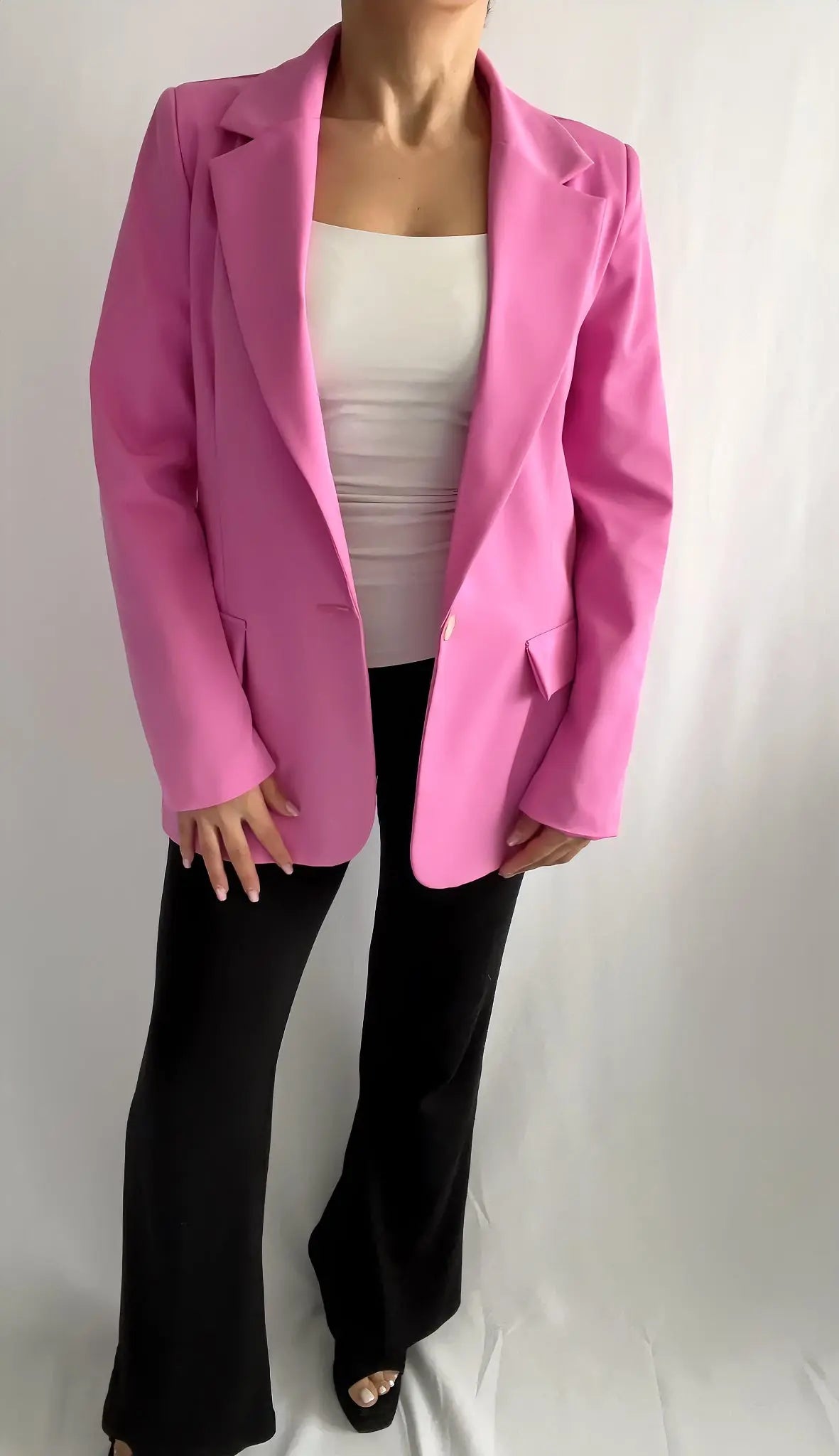 Blazer ajusté avec épaulettes, look chic et structuré - ARMINE'S STYLE HUB