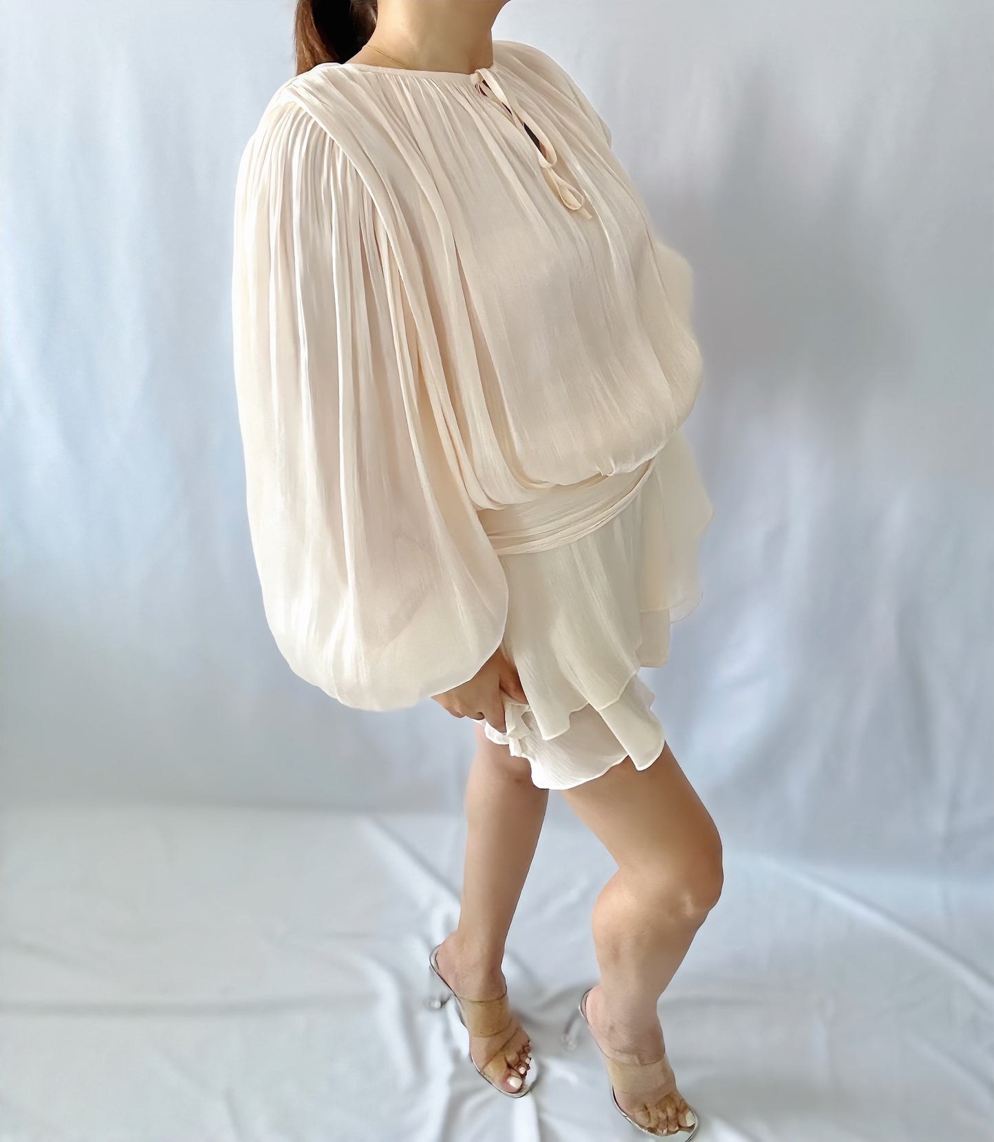 Robe Plissée Bohème Chic – Écru Doux - ARMINE'S STYLE HUB
