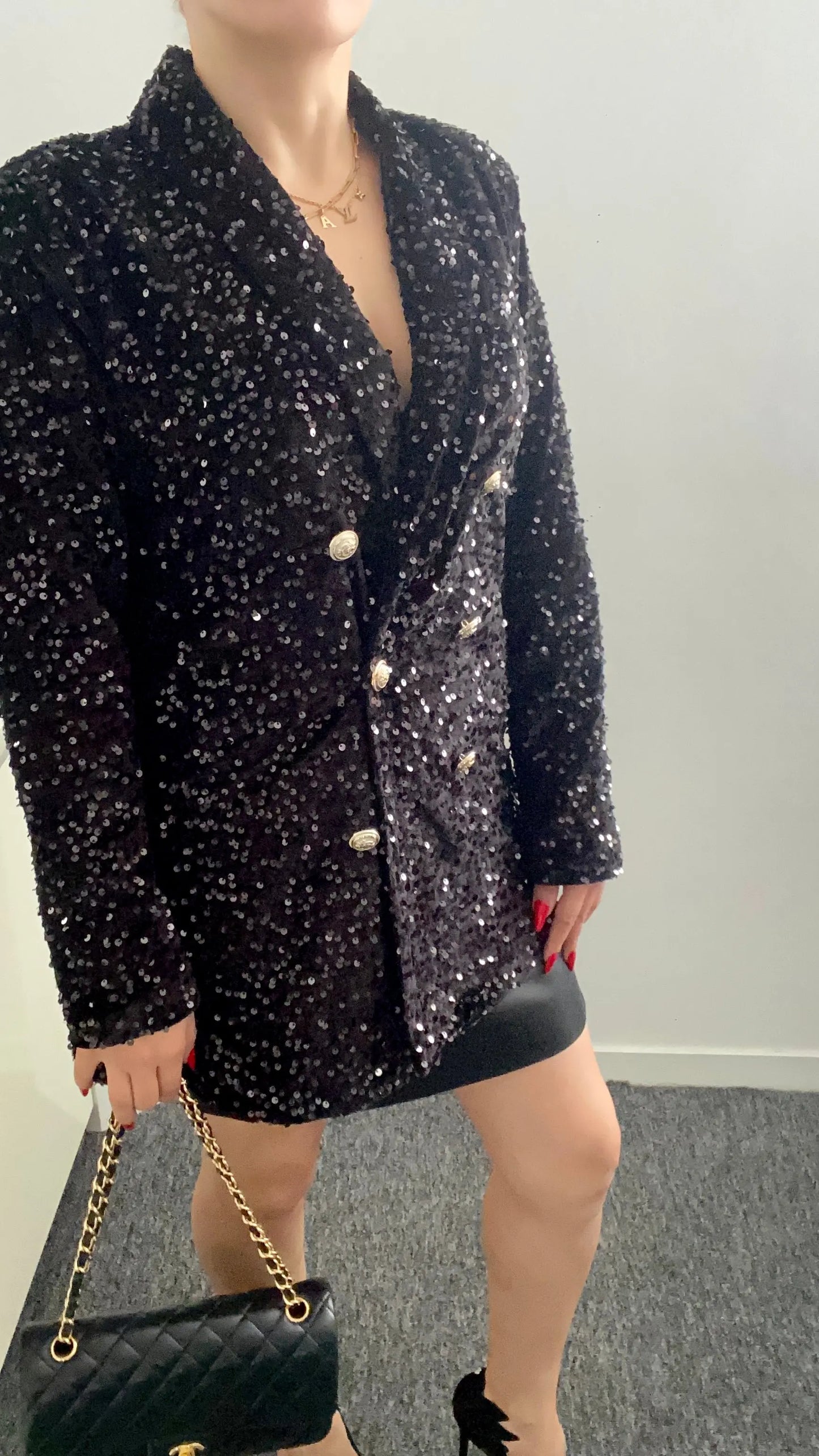 Blazer à paillettes élégant pour femme, veste tendance et brillante, idéale pour un look chic et festif. Parfait pour les soirées et événements spéciaux.