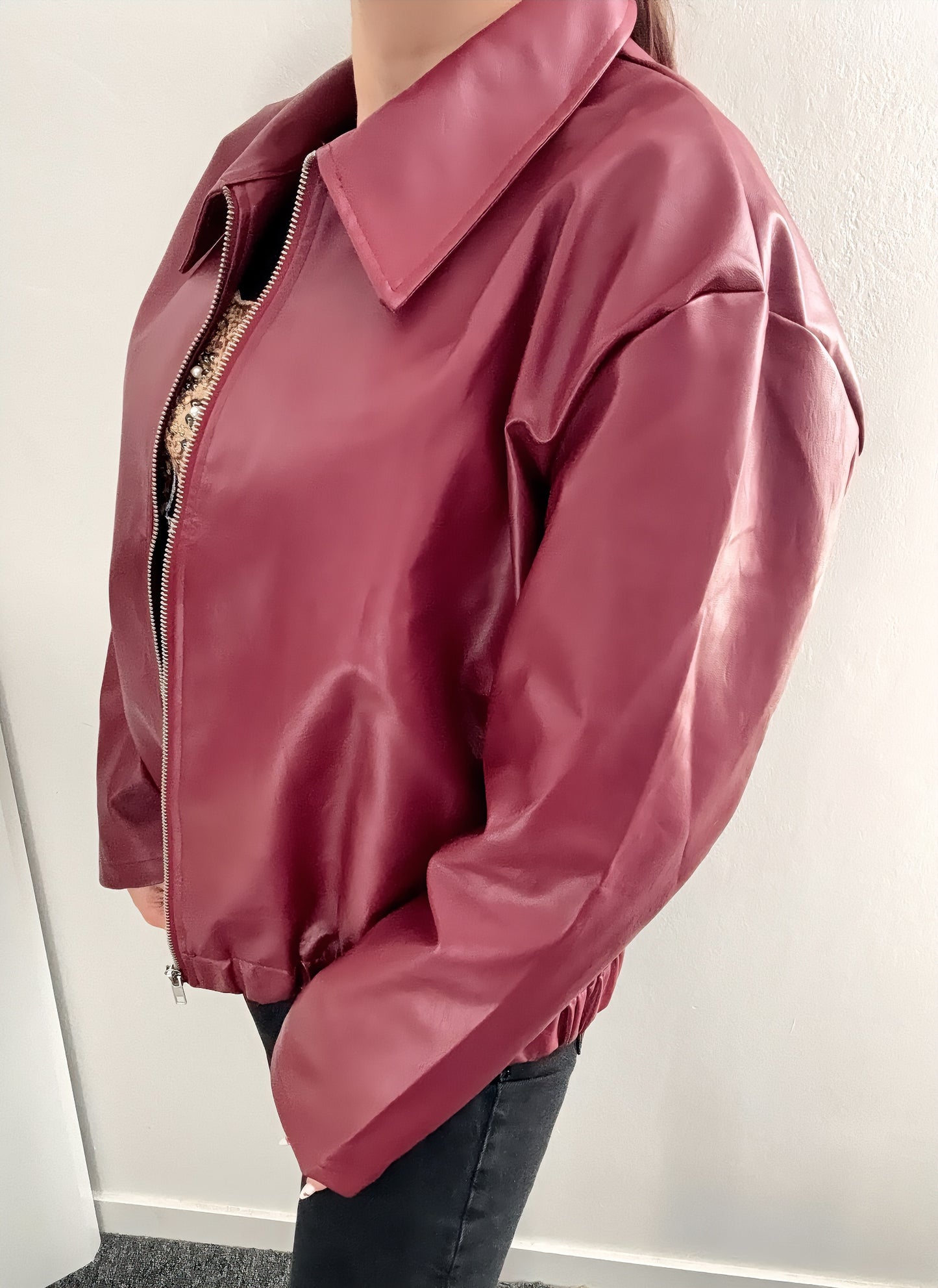 Veste en similicuir Bordeaux oversize, tendance 2025 - ARMINE'S STYLE HUB