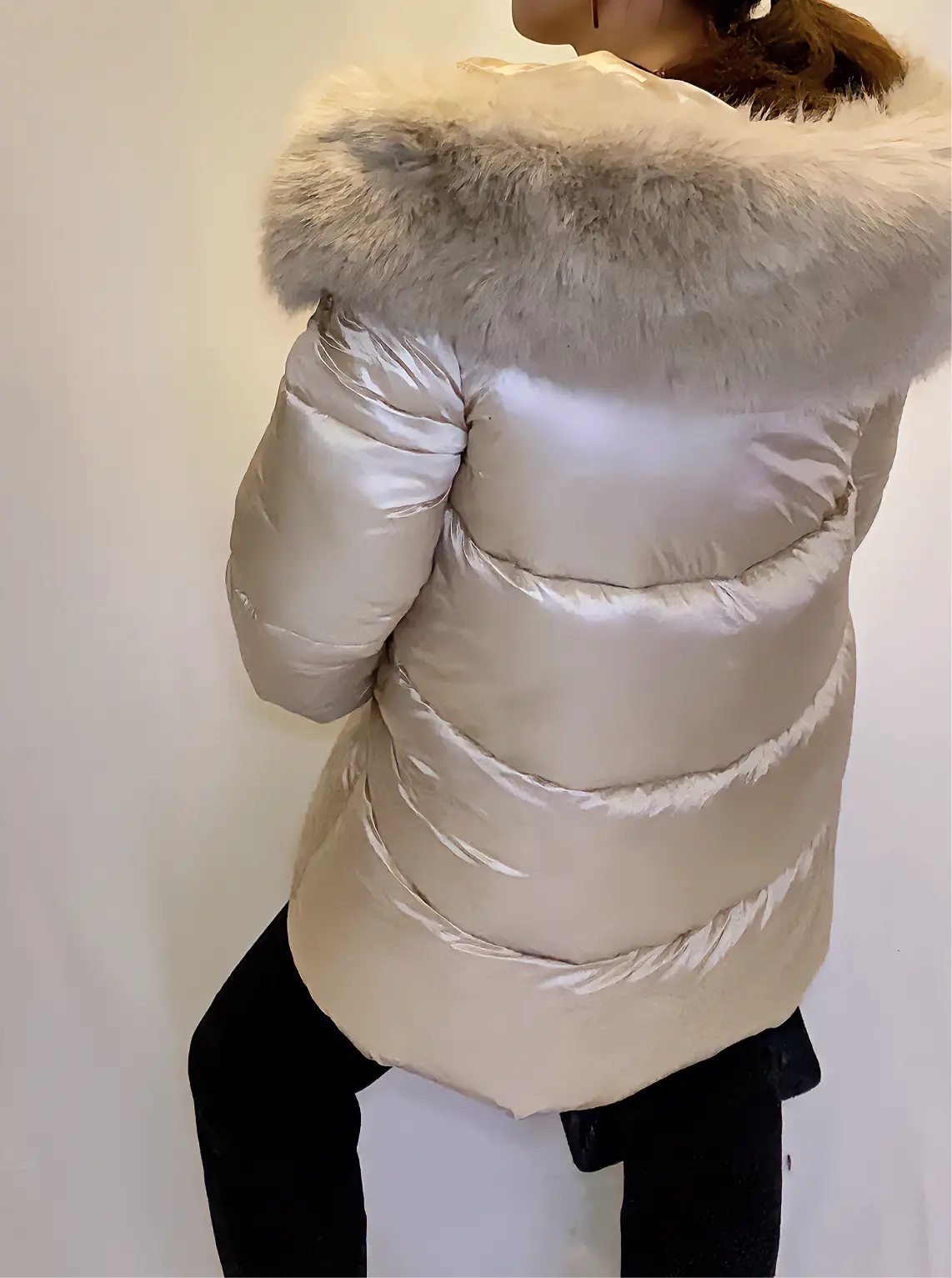 Doudoune à capuche avec bordure en fausse fourrure, tendance hiver - ARMINE'S STYLE HUB