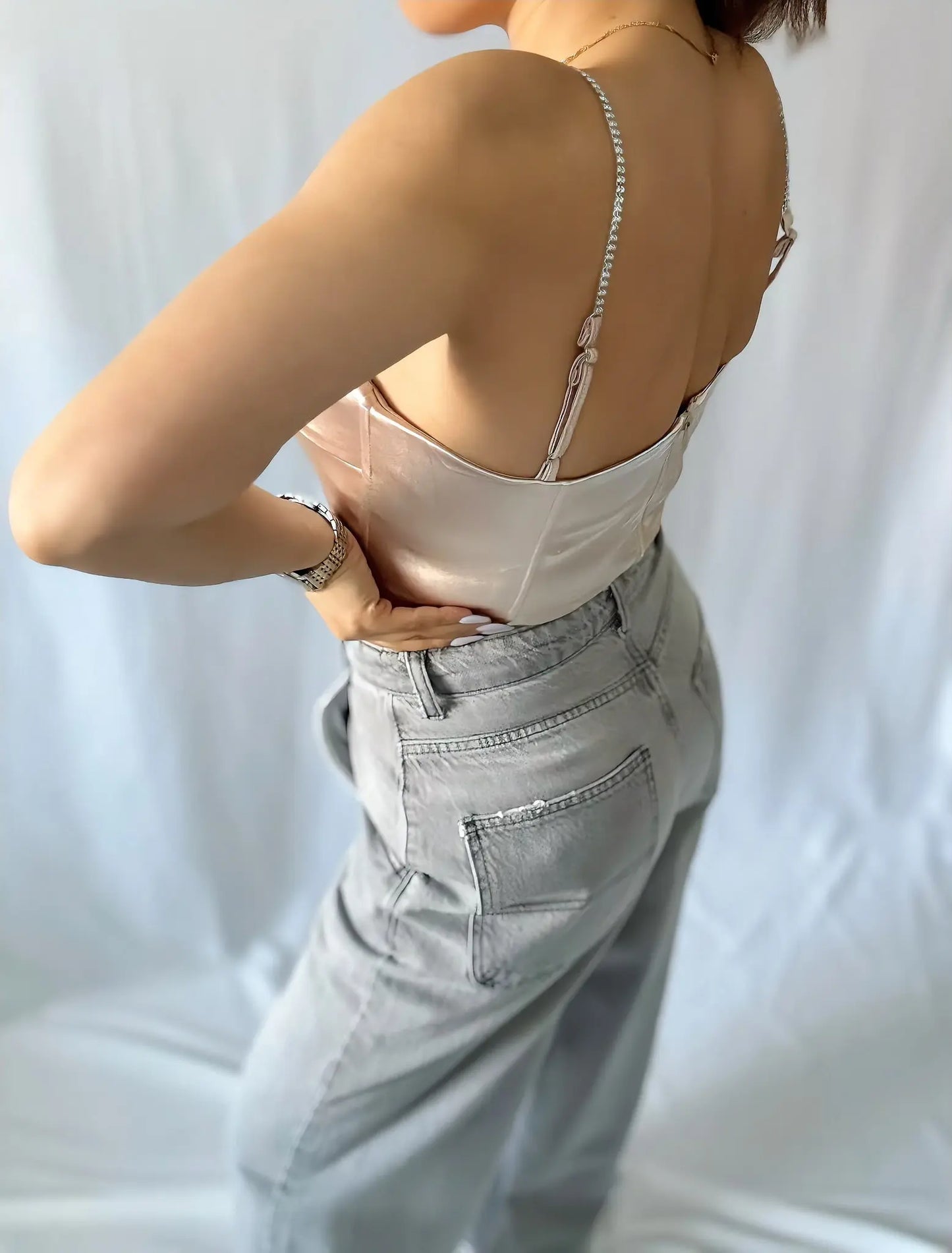 Haut Satiné à Bretelles Strass – Élégance & Glamour - ARMINE'S STYLE HUB