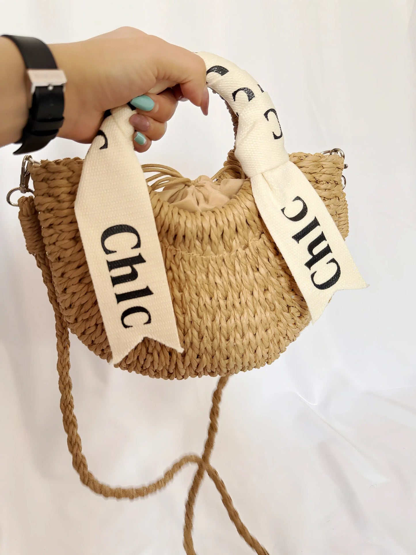 Sac Fourre-Tout en Paille Élégant avec Poignée Ronde et Ruban – Style Décontracté pour Plage ou Sorties | Bandoulière Amovible | Beige ARMINE'S STYLE HUB