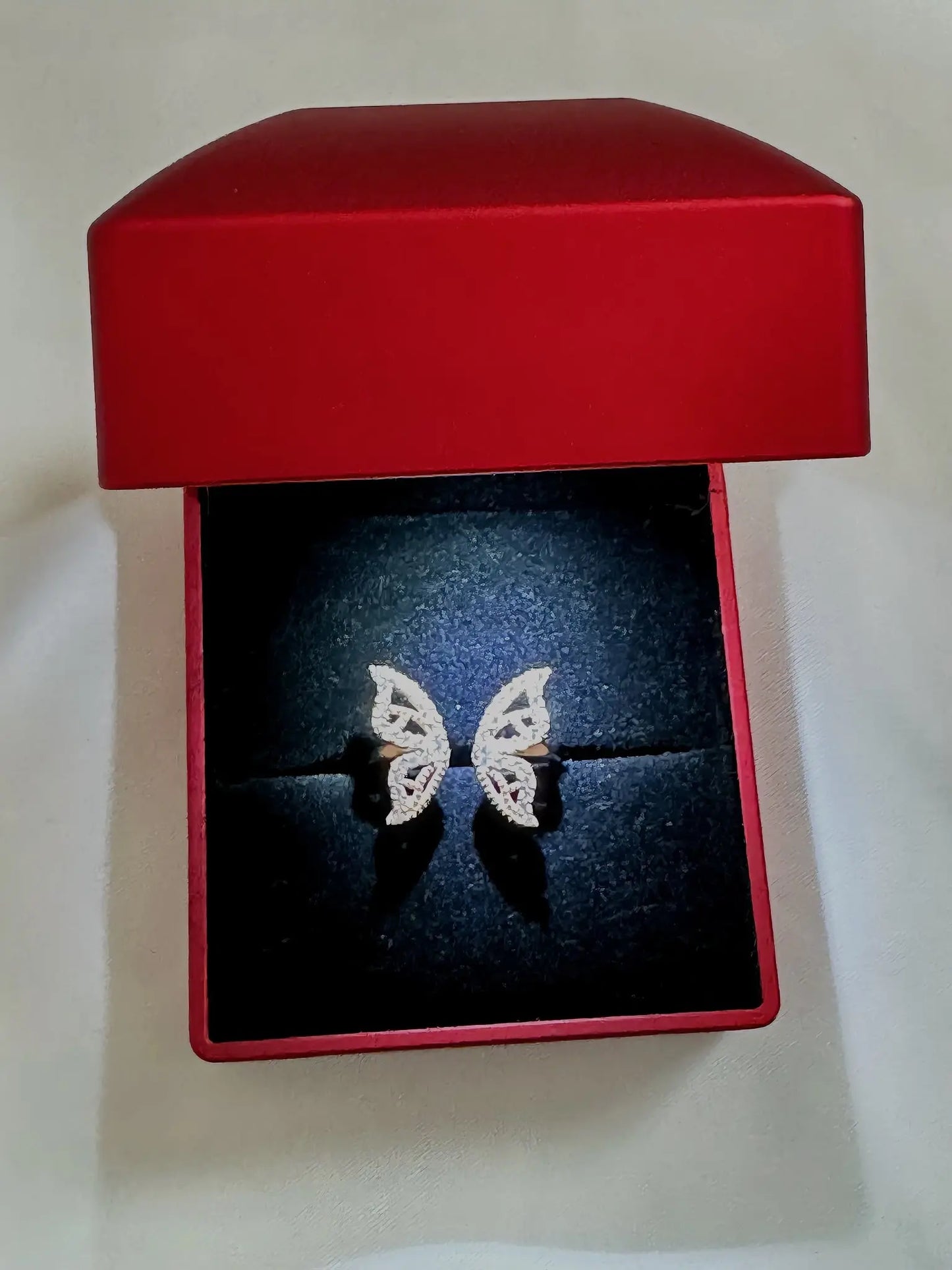 Bague accompagnée d'une boîte éclairée - ARMINE'S STYLE HUB