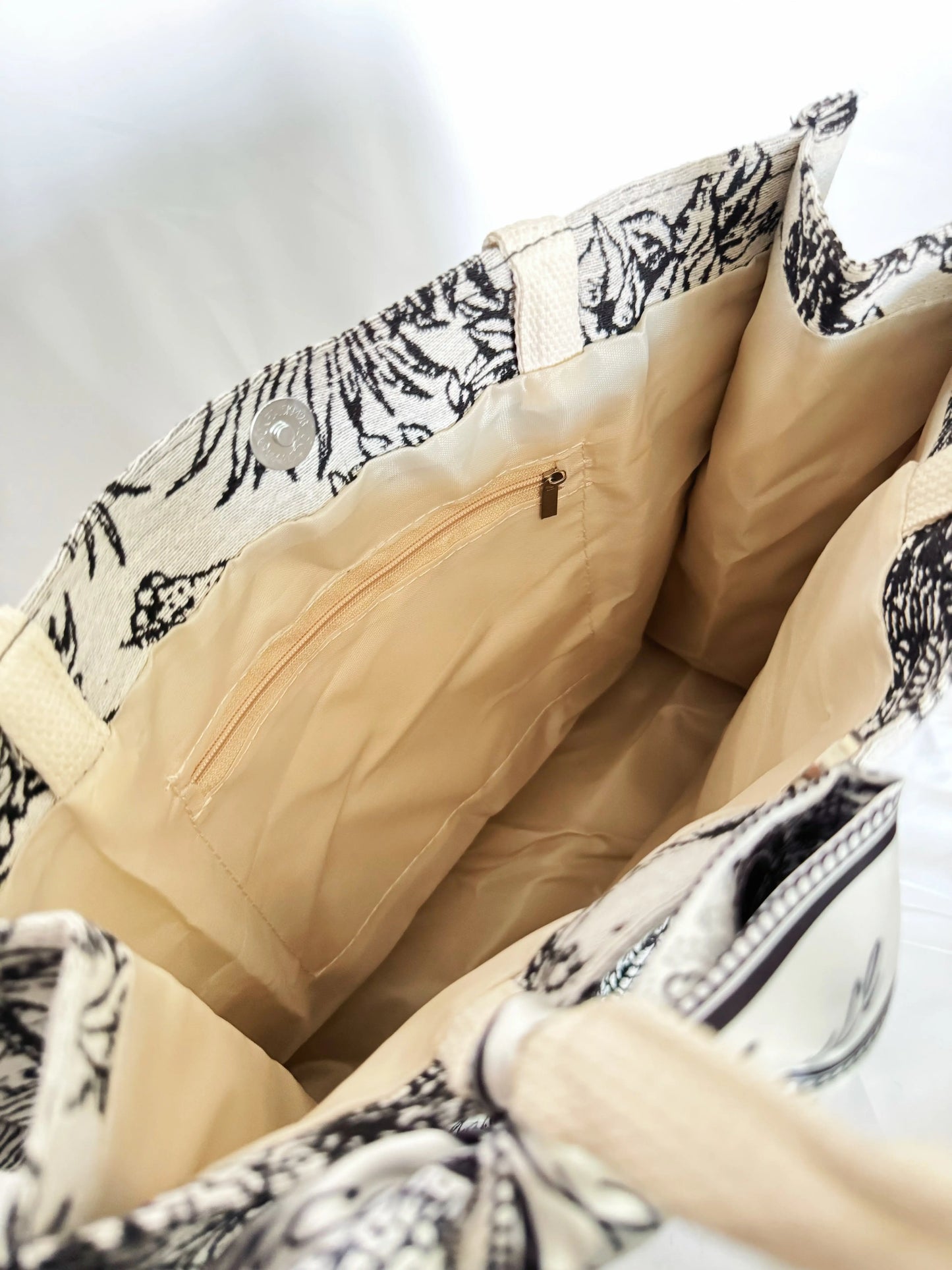 Sac à main rétro motif floral 34 cm – Tissu brodé, poignée ronde ARMINE'S STYLE HUB