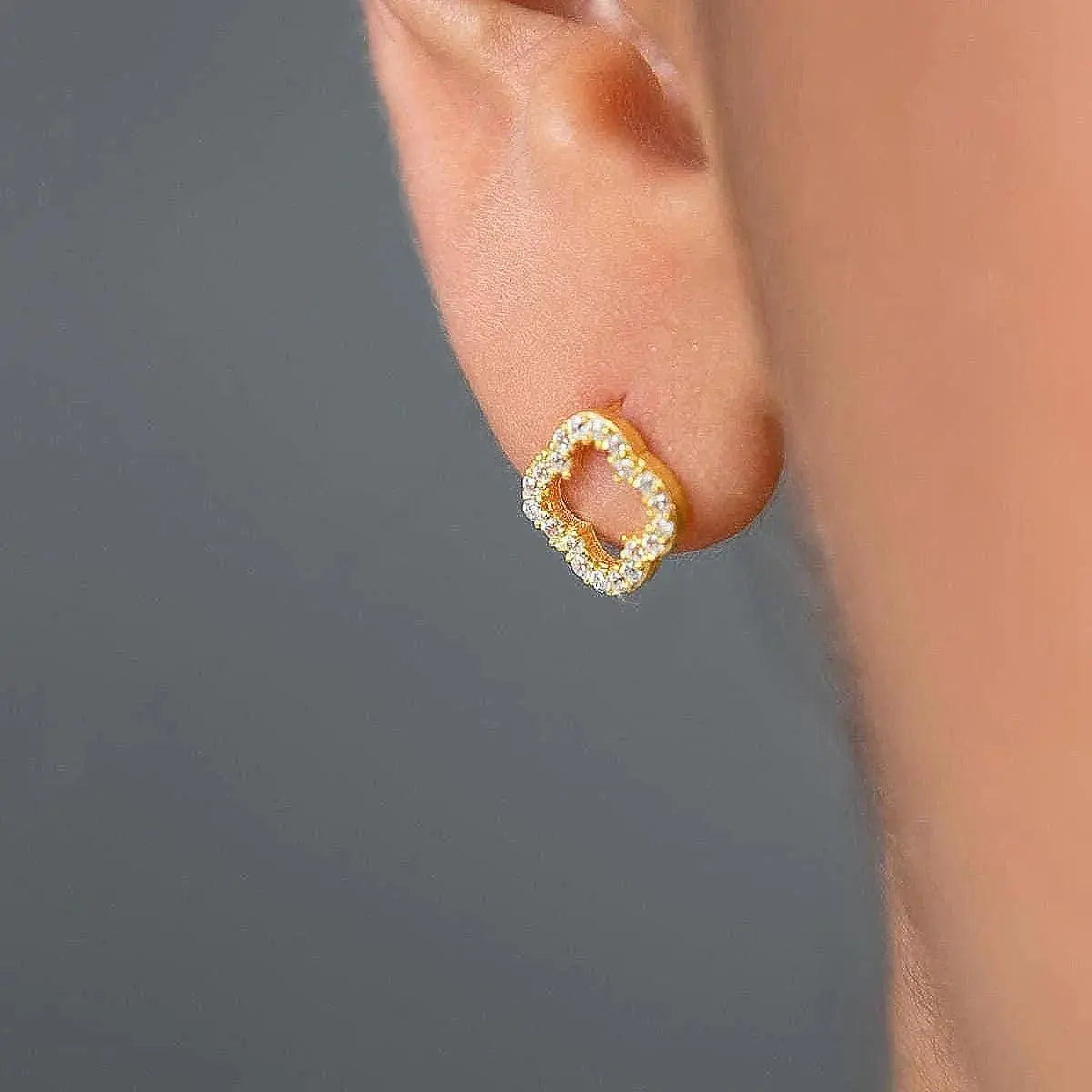 Boucles d’oreilles puces dorées – Argent 925 & zircon - ARMINE'S STYLE HUB