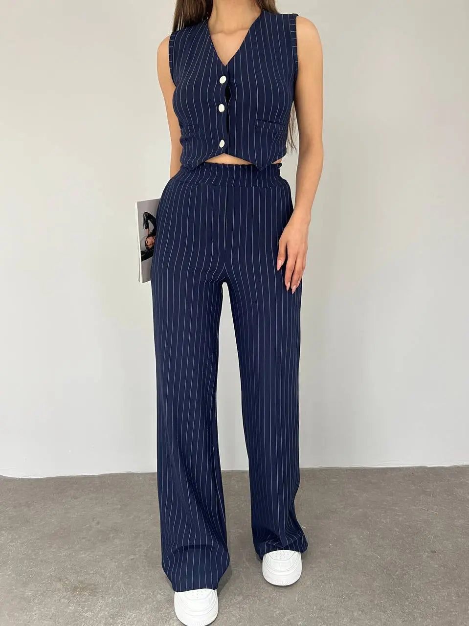 Ensemble Tailleur Femme Bleu Marine à Rayures – Gilet Sans Manches