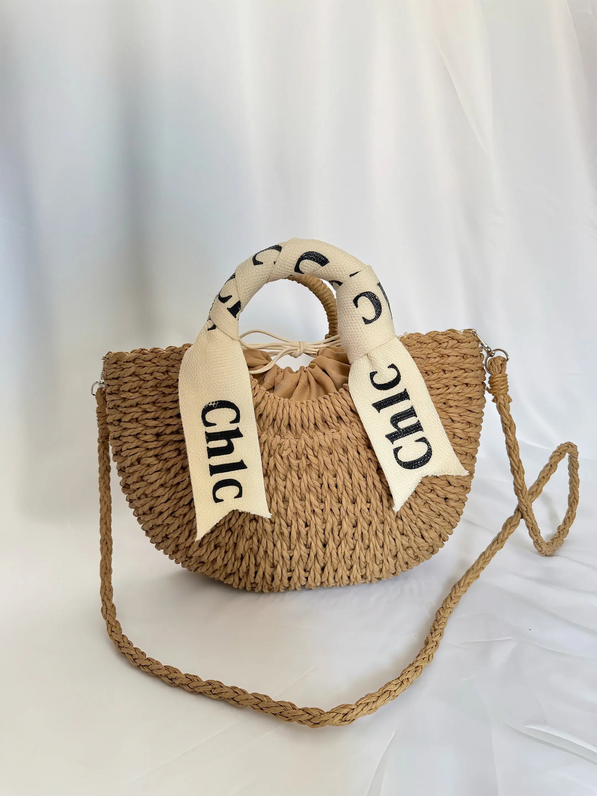 Sac Fourre-Tout en Paille Élégant avec Poignée Ronde et Ruban – Style Décontracté pour Plage ou Sorties | Bandoulière Amovible | Beige ARMINE'S STYLE HUB