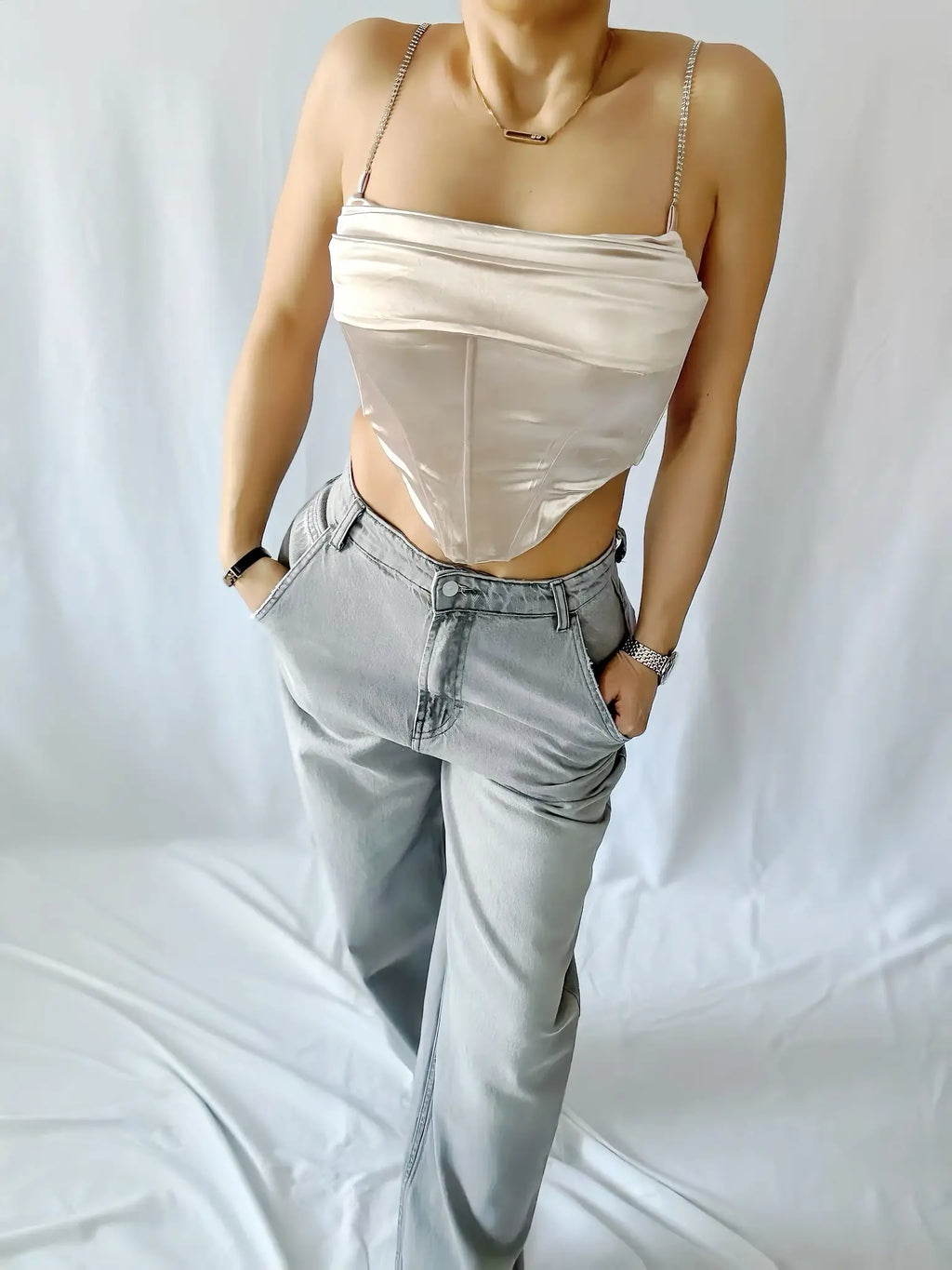 Haut Satiné à Bretelles Strass – Élégance & Glamour - ARMINE'S STYLE HUB