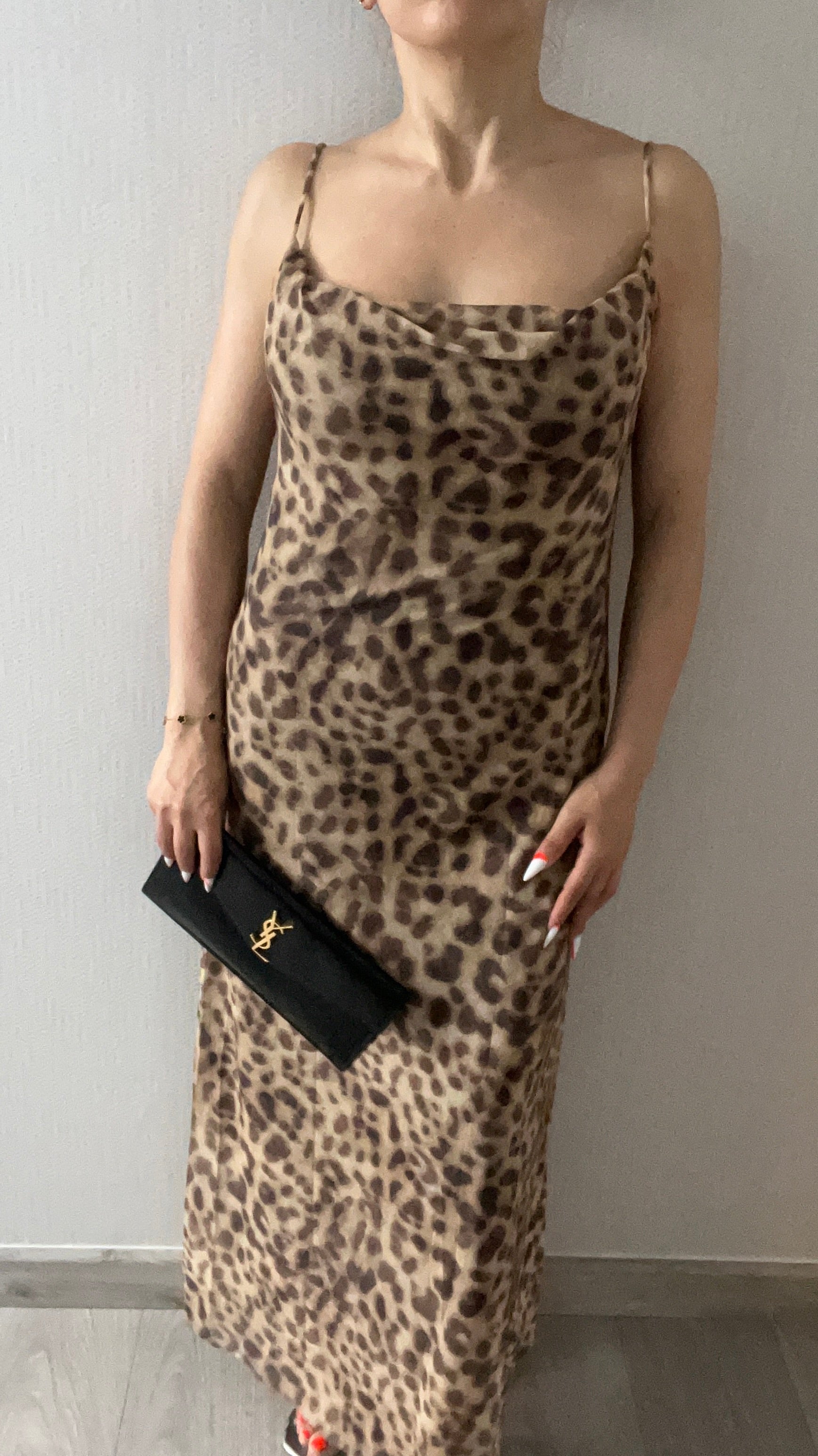 ROBE LONGUE À IMPRIMÉ LÉOPARD AVEC BRETELLES - ARMINE'S STYLE HUB