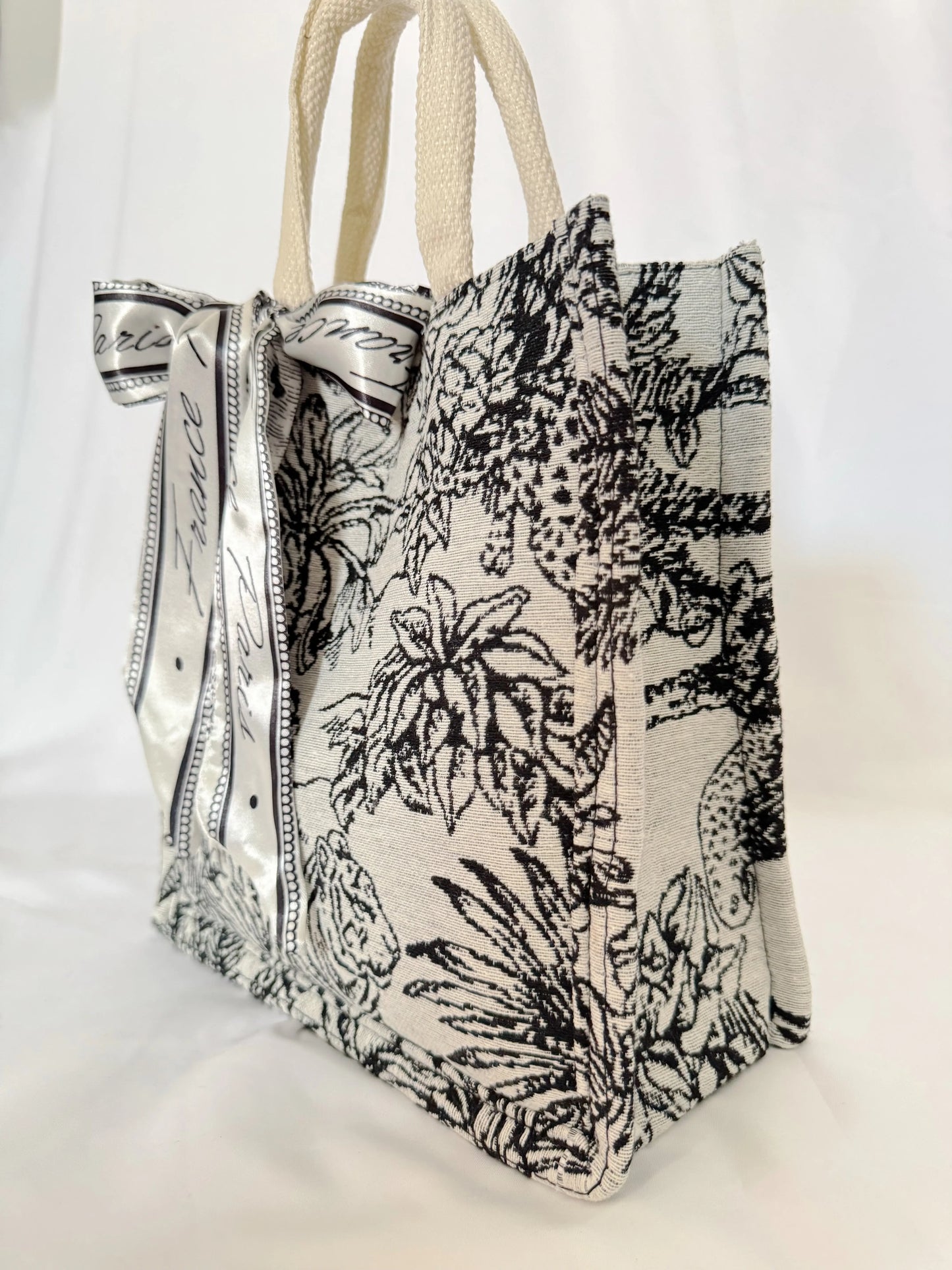 Sac à main rétro motif floral 24 cm – Tissu brodé, poignée ronde ARMINE'S STYLE HUB
