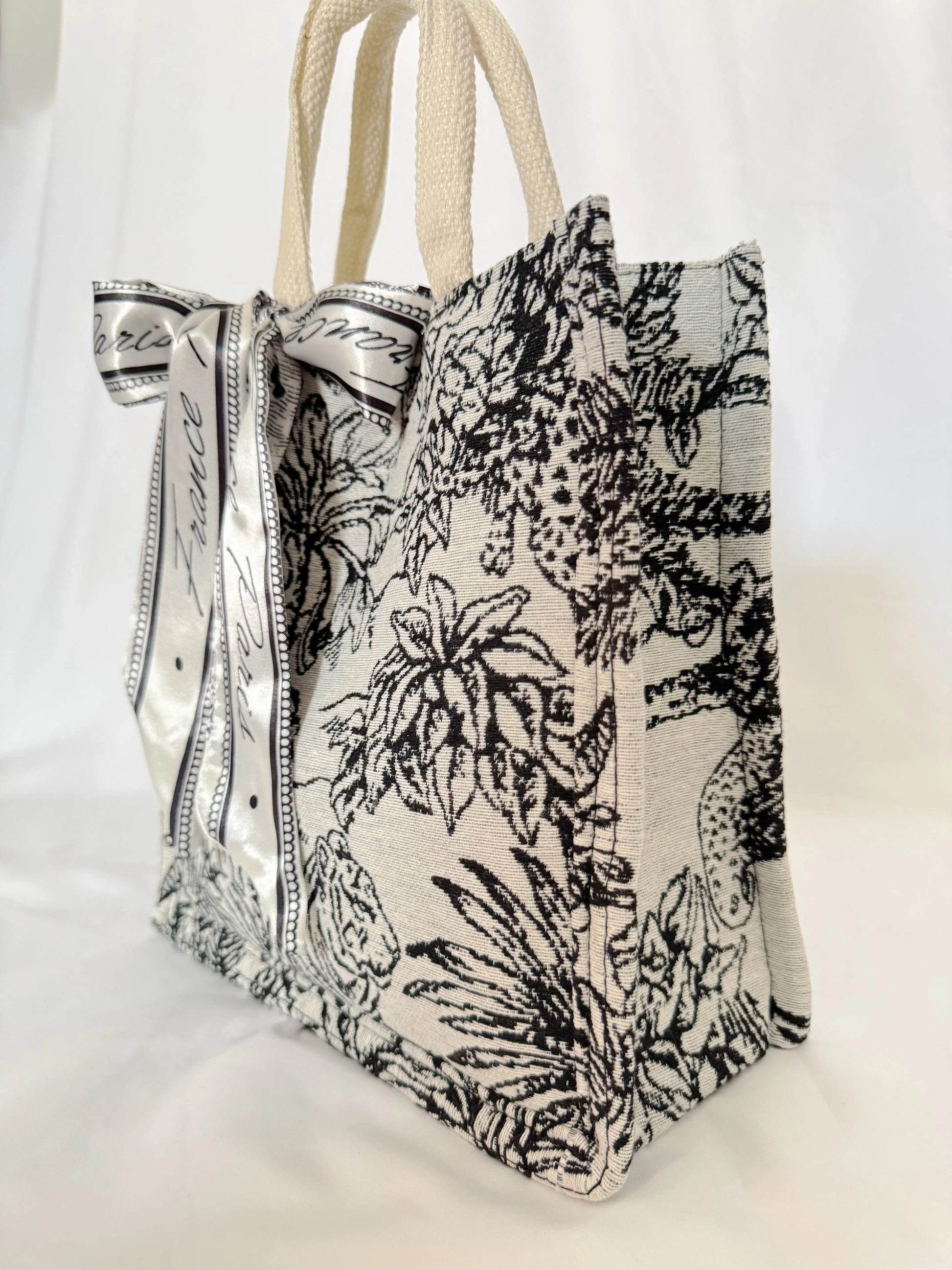 Sac à main rétro motif floral 24 cm – Tissu brodé, poignée ronde ARMINE'S STYLE HUB