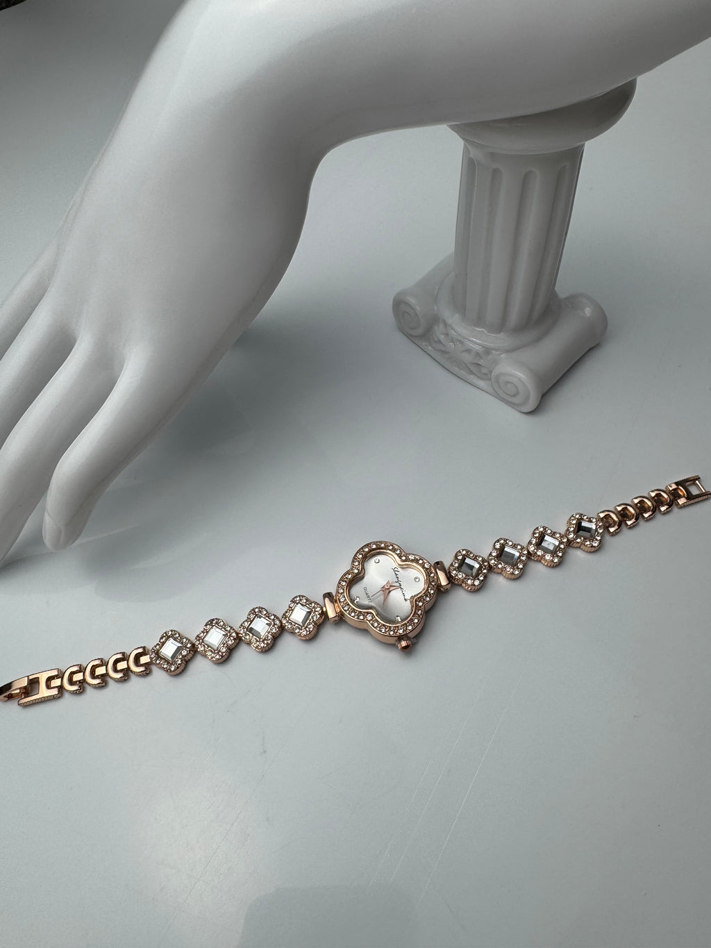 Montre Femme – Bracelet Trèfle, Pierre , Acier Inoxydable
