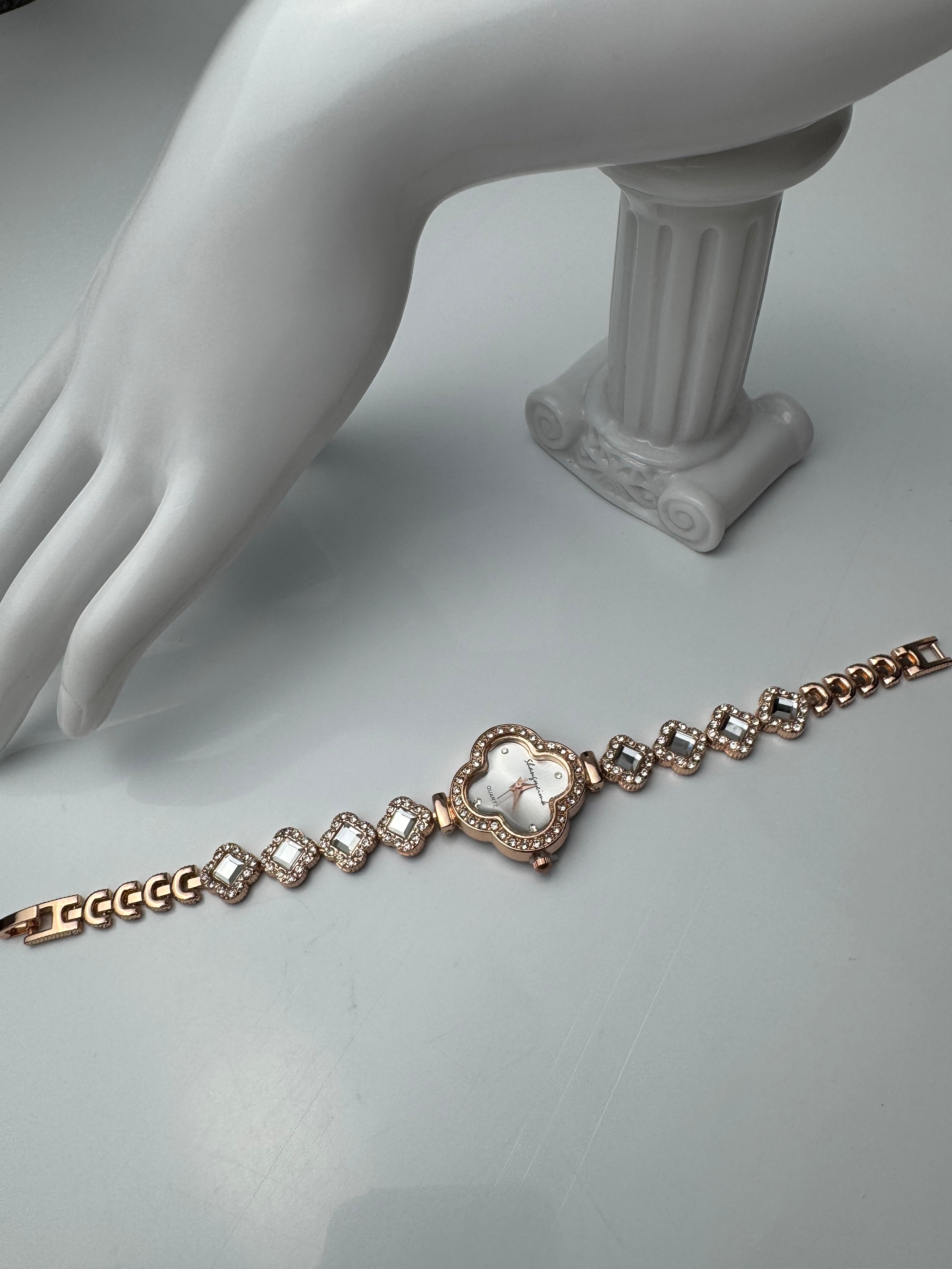 Montre Femme – Bracelet Trèfle, Pierre , Acier Inoxydable