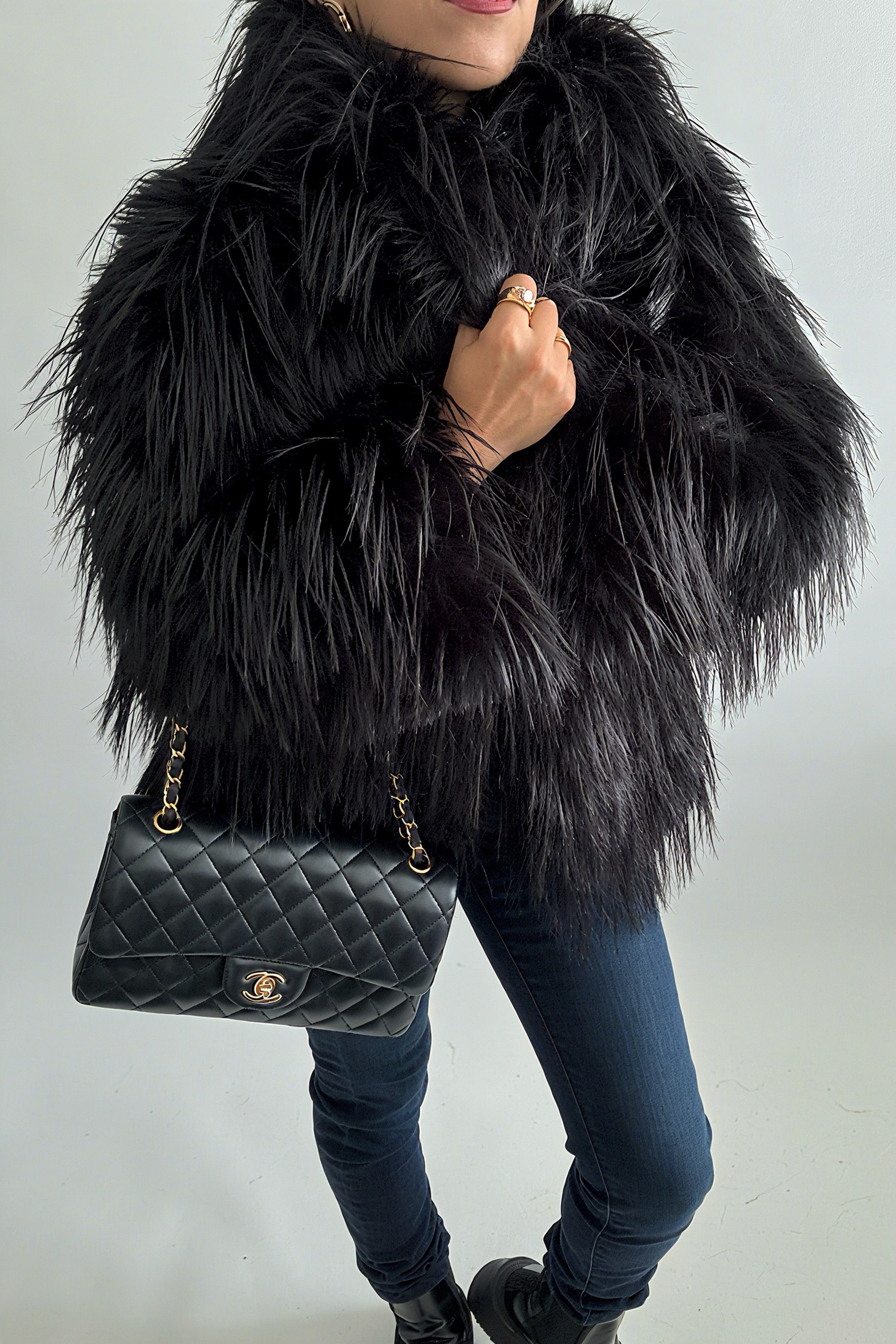 Veste Effet Fausse Fourrure à Capuche – Confortable et Chic, Parfaite pour l'Hiver