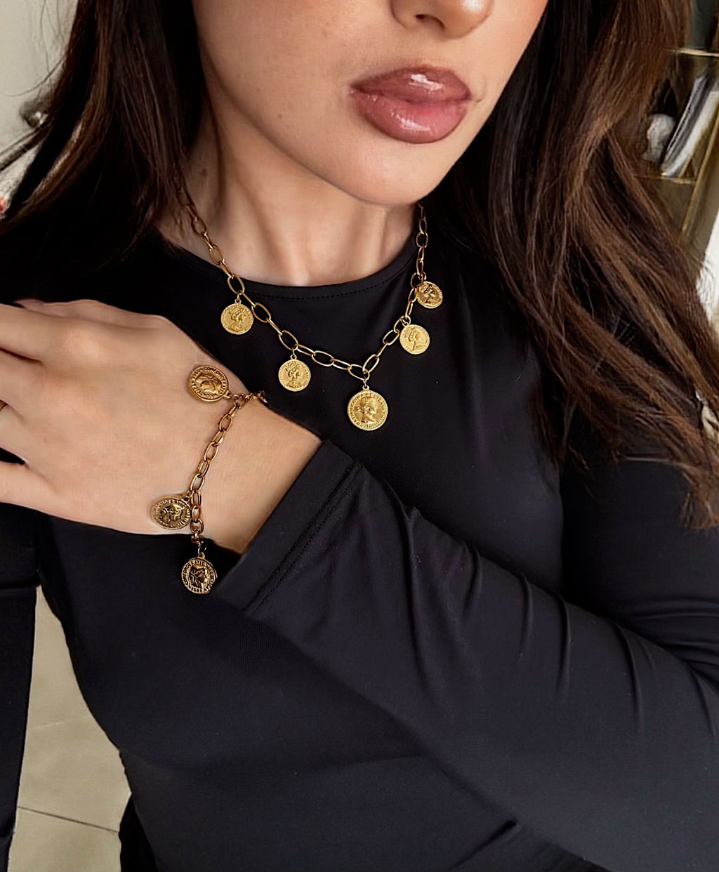 Bracelet Femme en Acier Inoxydable – Pendentif Reine Avatar, Chaîne à Maillons Élégante, Mode & Luxe