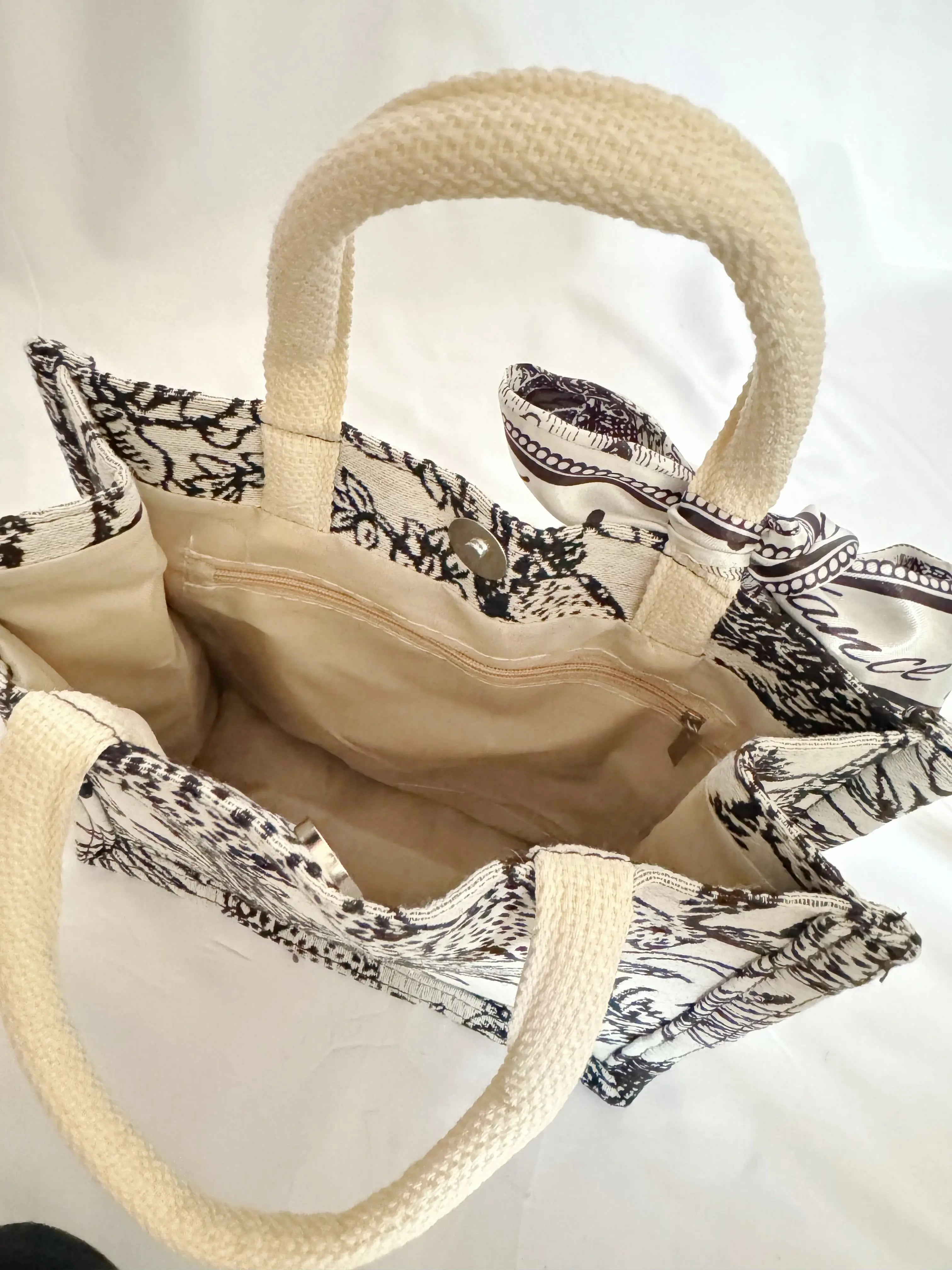 Sac à main rétro motif floral 24 cm – Tissu brodé, poignée ronde ARMINE'S STYLE HUB