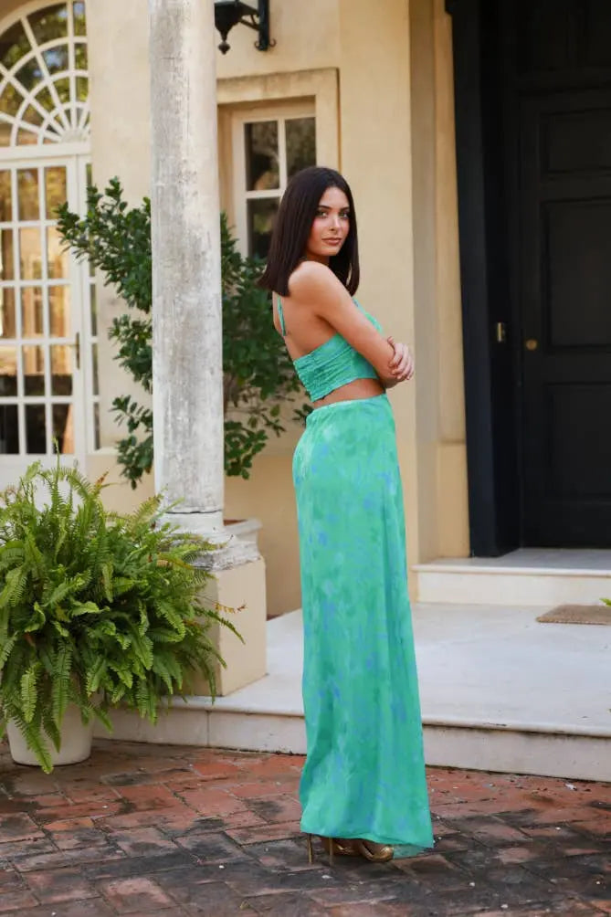 Vue de dos robe verte bambou – dos ajusté avec élastique
