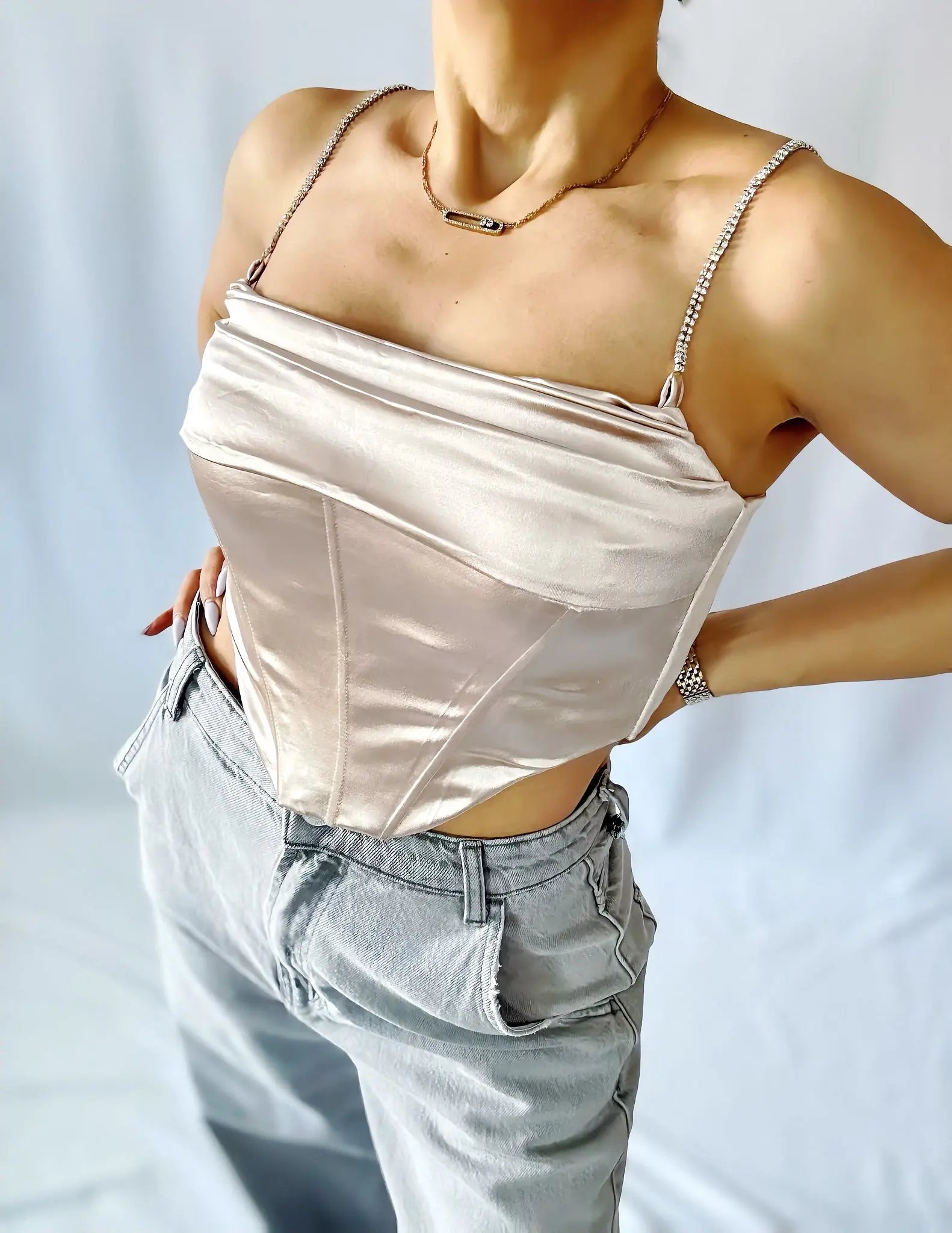 Haut Satiné à Bretelles Strass – Élégance & Glamour - ARMINE'S STYLE HUB