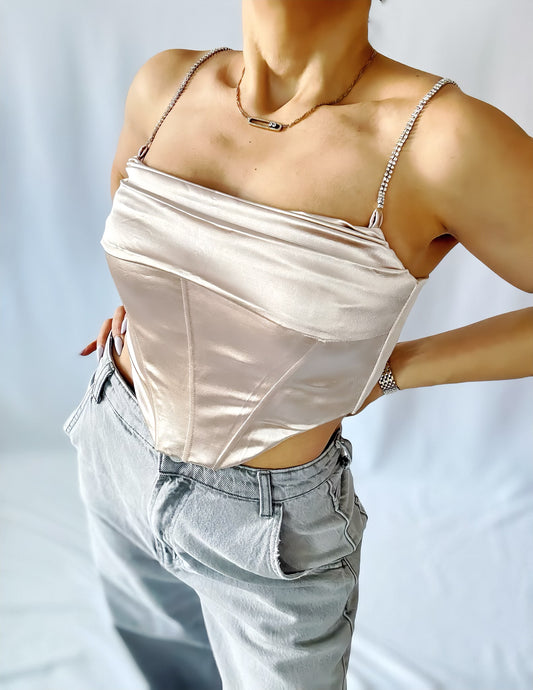 Haut Satiné à Bretelles Strass – Élégance & Glamour - ARMINE'S STYLE HUB