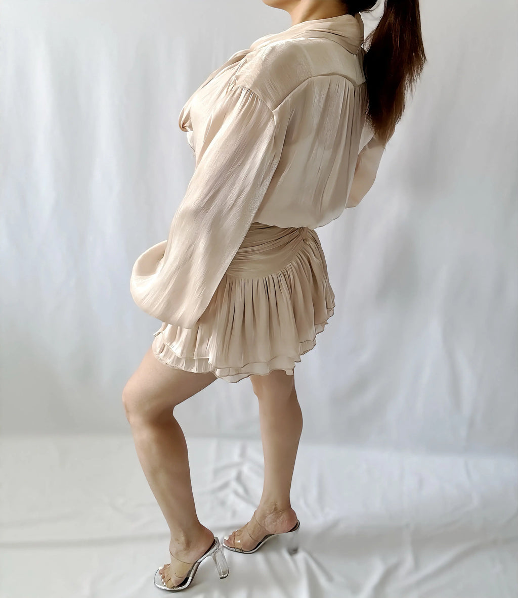 Ensemble chic blanc satiné - Blouse à nœud & jupe plissée - ARMINE'S STYLE HUB