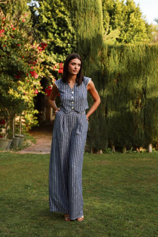 "Ensemble Piero Femme – Gilet manches courtes et pantalon large en lin rayé bleu et blanc – Été 2025"

