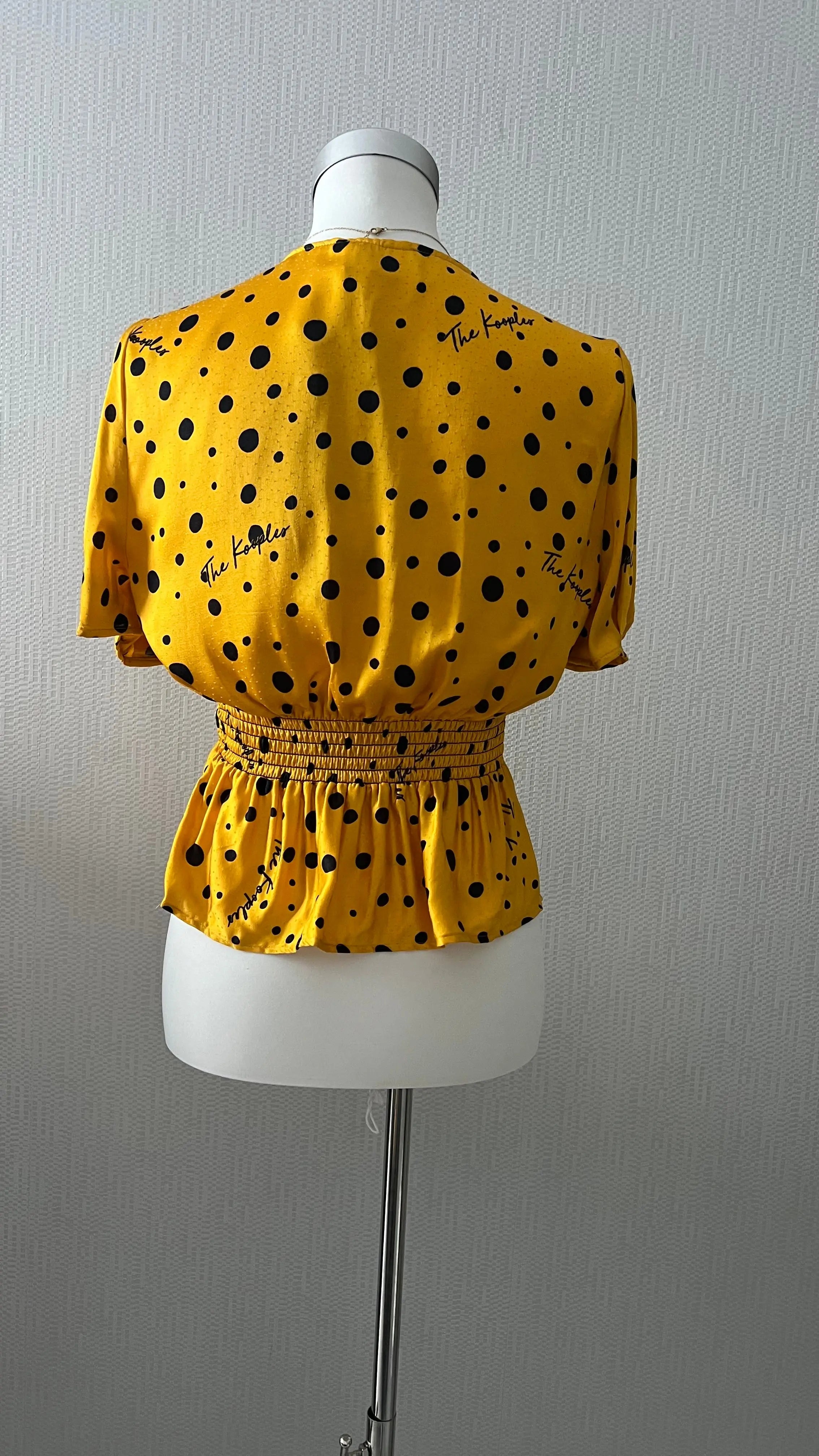 The KOOPLES Top jaune à pois noir - ARMINE'S STYLE HUB