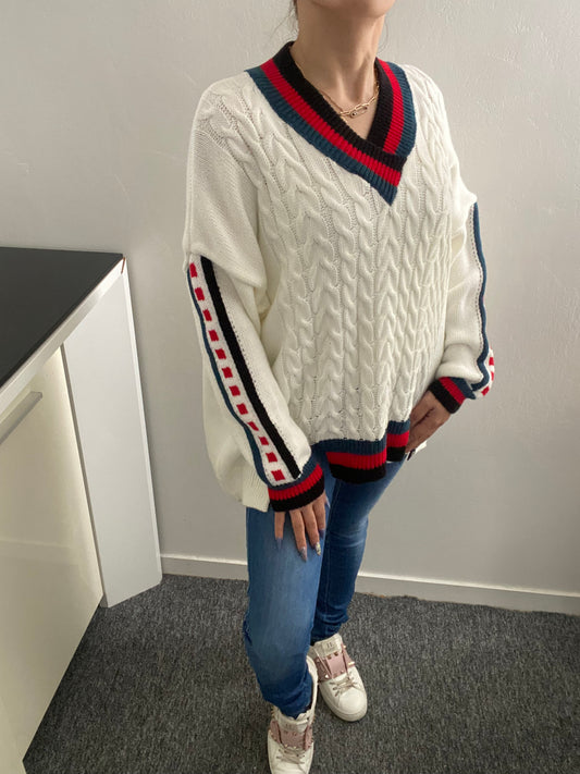 Pull moderne en tricot torsadée avec col en V Alice - ARMINE'S STYLE HUB