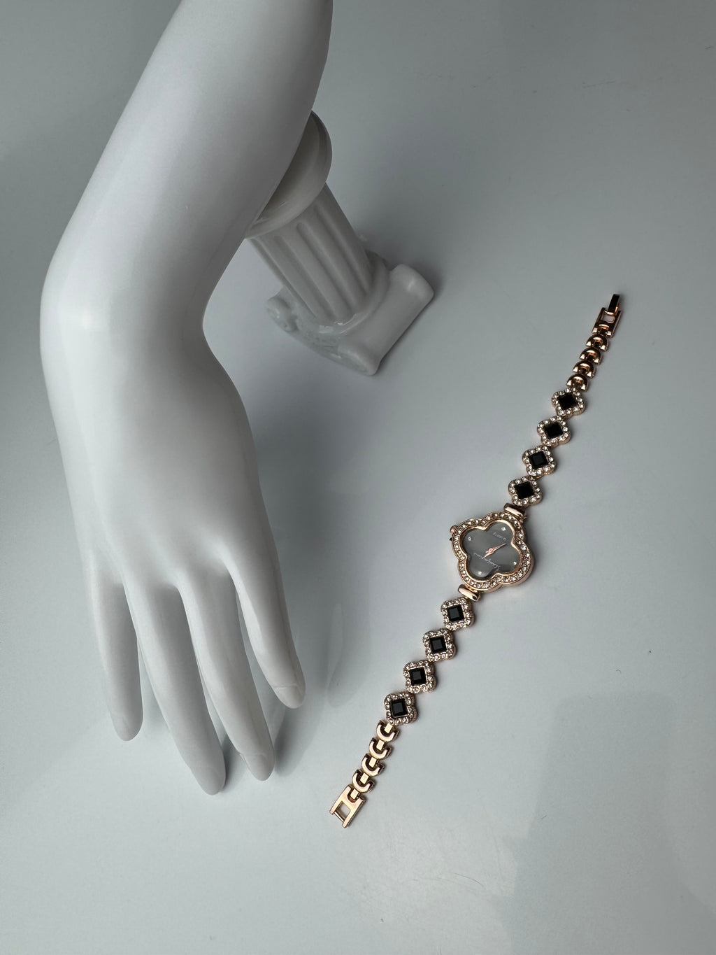 Montre Femme – Bracelet Trèfle, Pierre , Acier Inoxydable