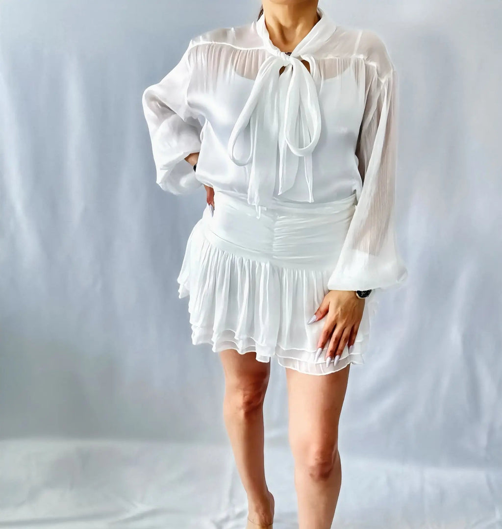 Ensemble chic blanc satiné - Blouse à nœud & jupe plissée - ARMINE'S STYLE HUB
