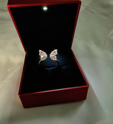 Bague accompagnée d'une boîte éclairée - ARMINE'S STYLE HUB