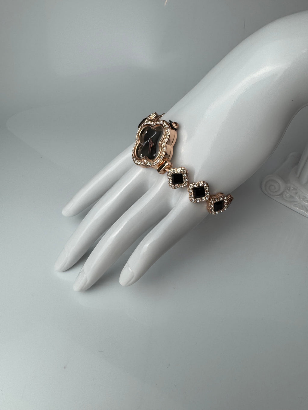 Montre Femme – Bracelet Trèfle, Pierre , Acier Inoxydable