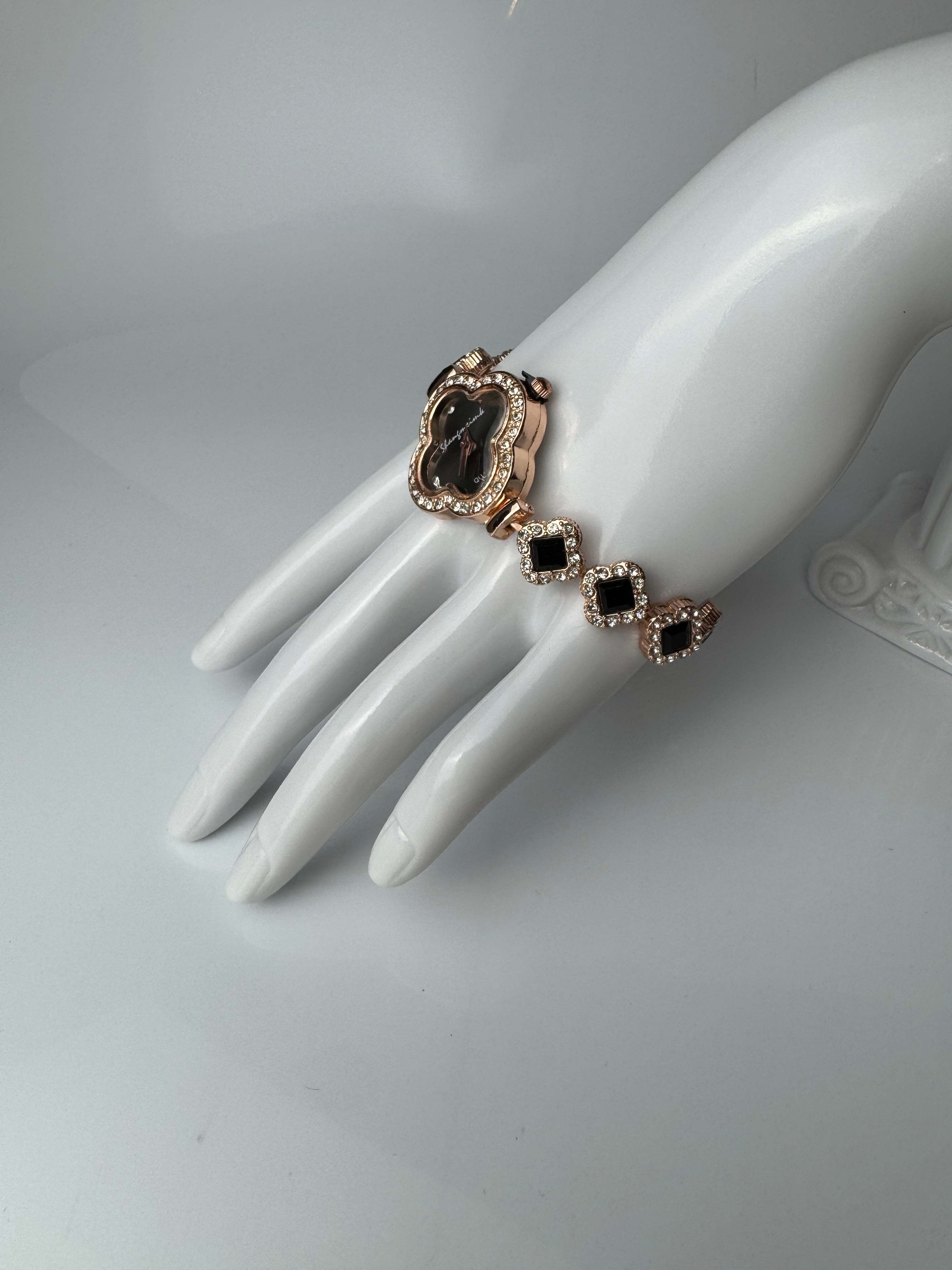 Montre Femme – Bracelet Trèfle, Pierre , Acier Inoxydable