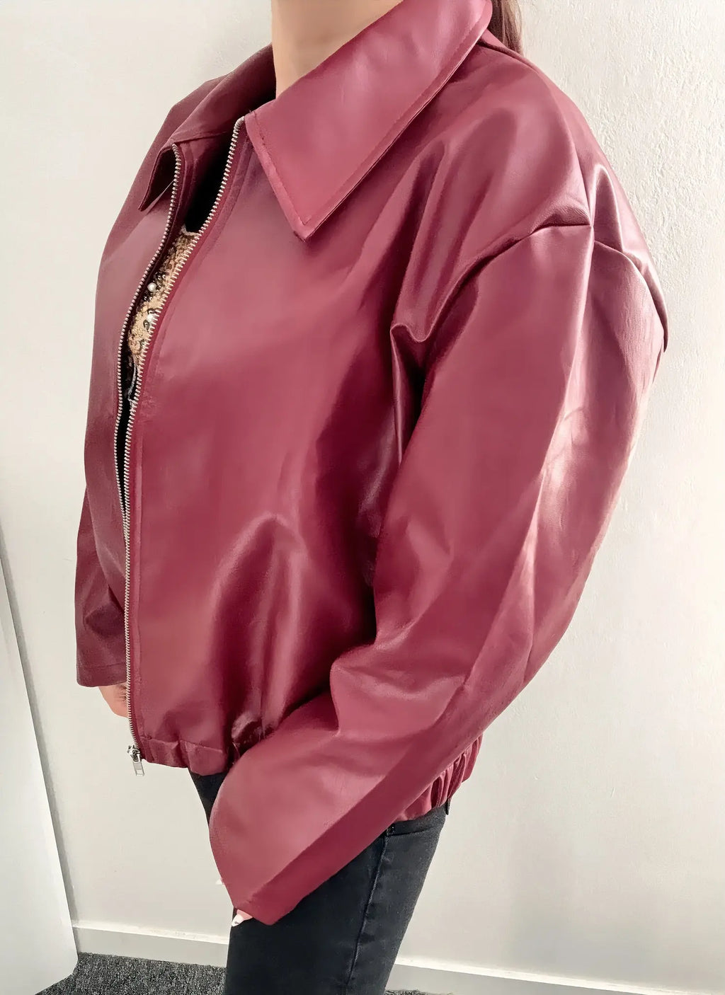 Veste en similicuir Bordeaux oversize, tendance 2025 - ARMINE'S STYLE HUB