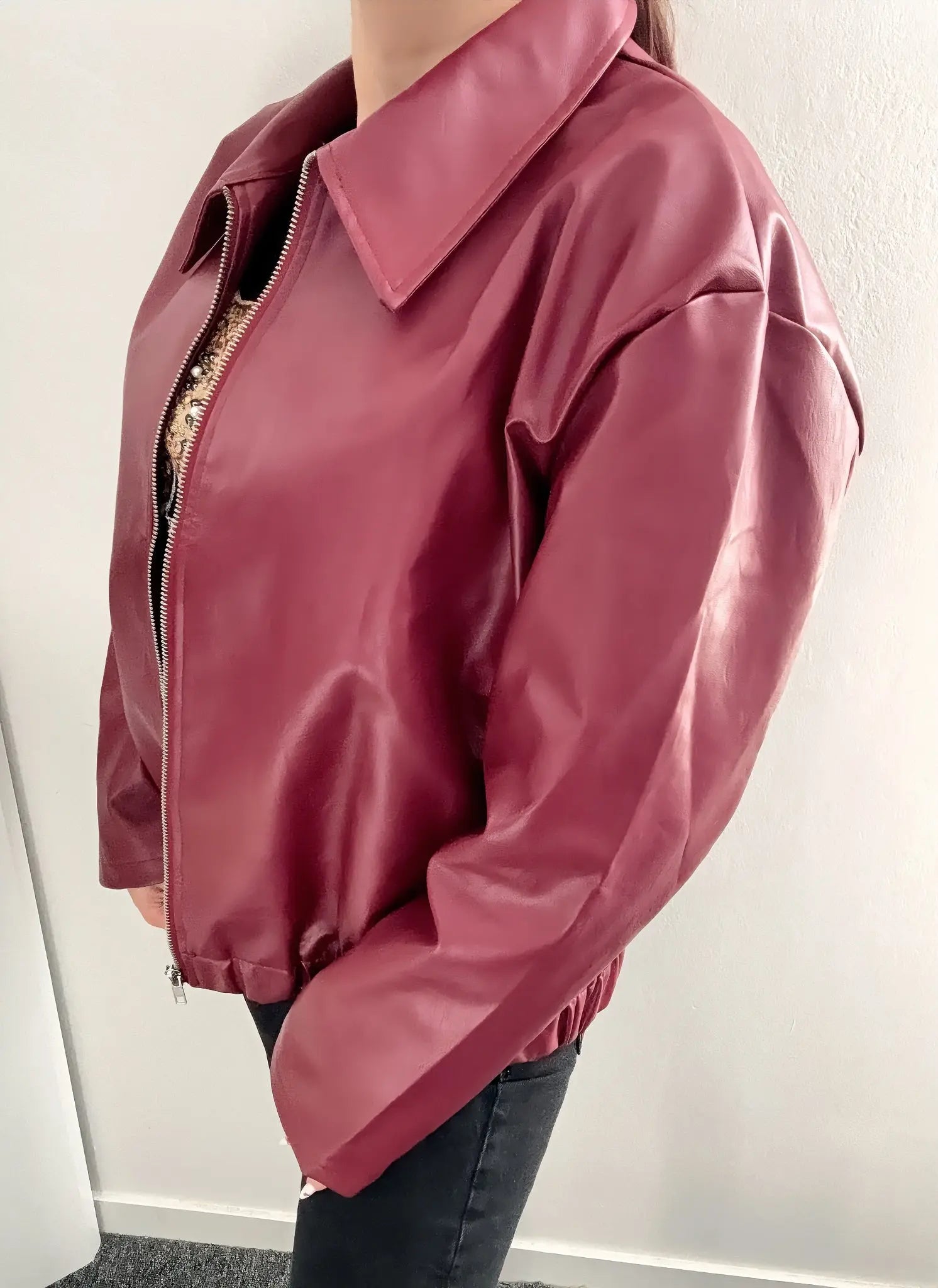 Veste en similicuir Bordeaux oversize, tendance 2025 - ARMINE'S STYLE HUB