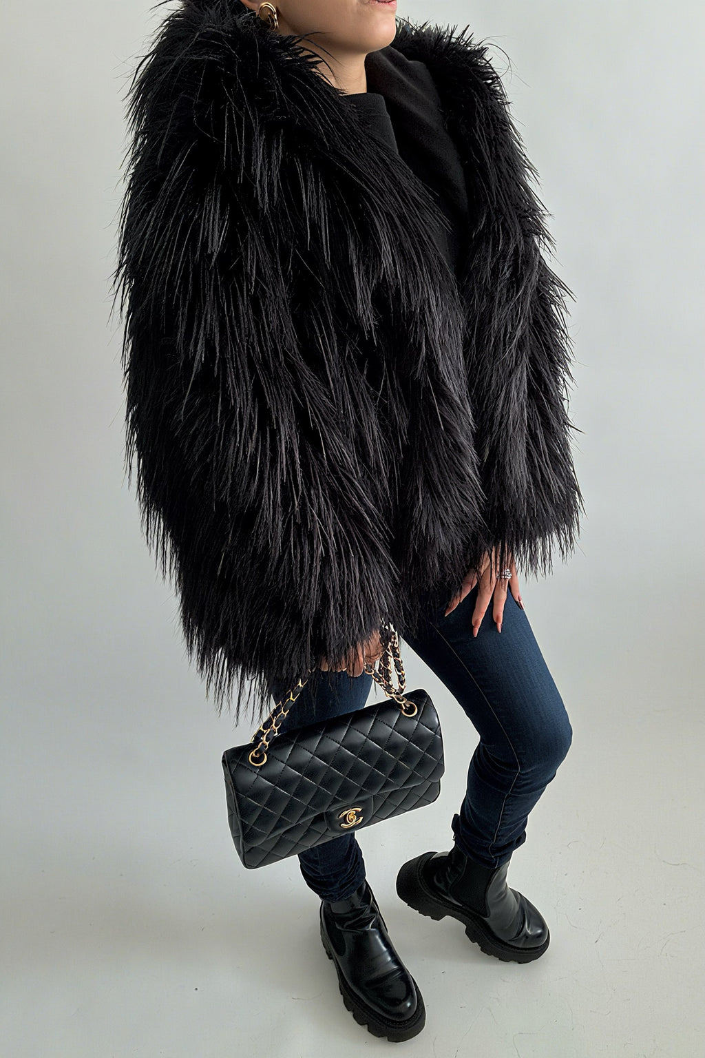 Veste Effet Fausse Fourrure à Capuche – Confortable et Chic, Parfaite pour l'Hiver