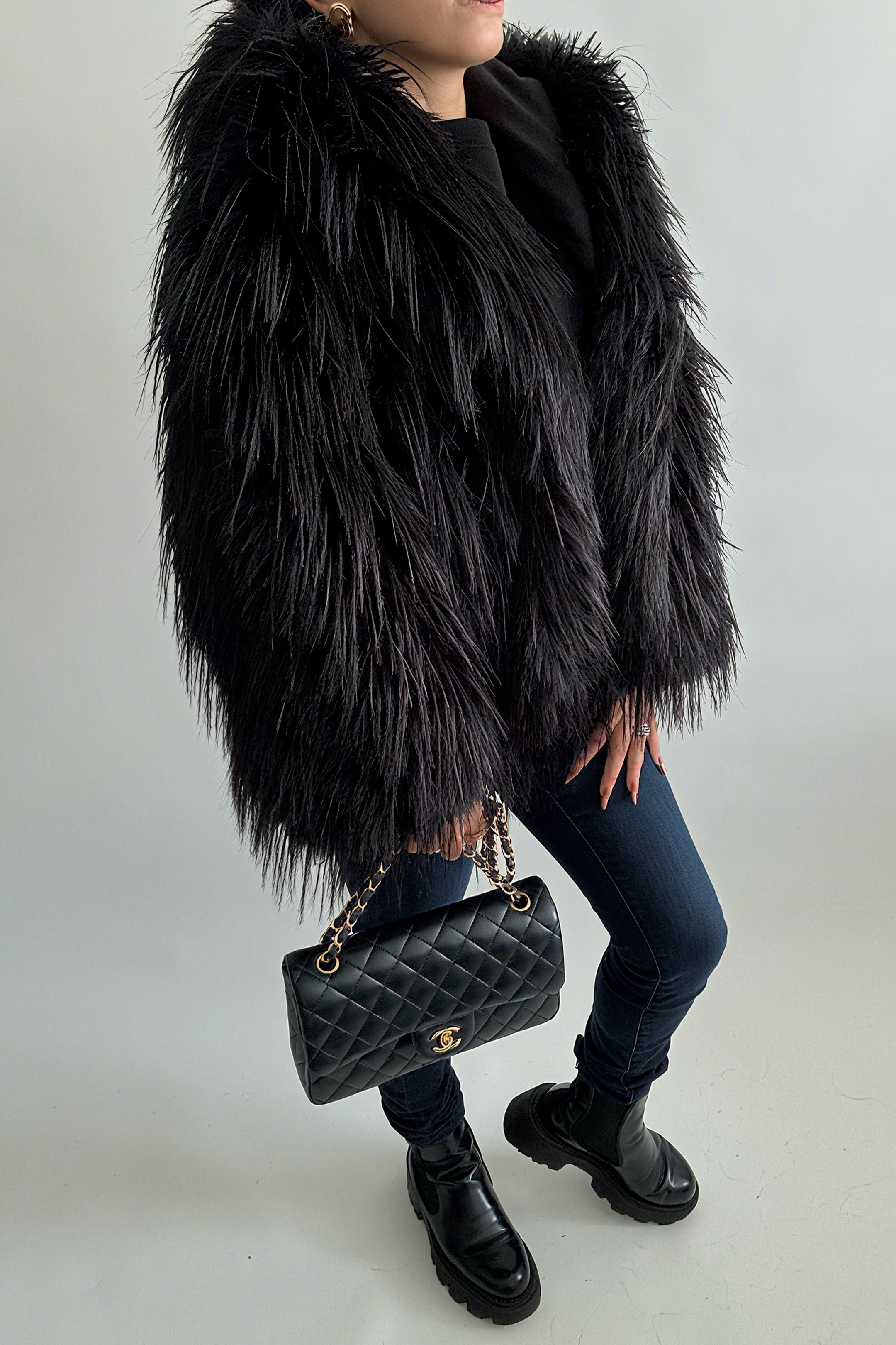 Veste Effet Fausse Fourrure à Capuche – Confortable et Chic, Parfaite pour l'Hiver