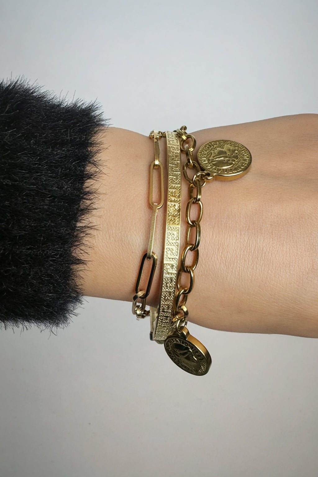 Bracelet Femme en Acier Inoxydable – Pendentif Reine Avatar, Chaîne à Maillons Élégante, Mode & Luxe