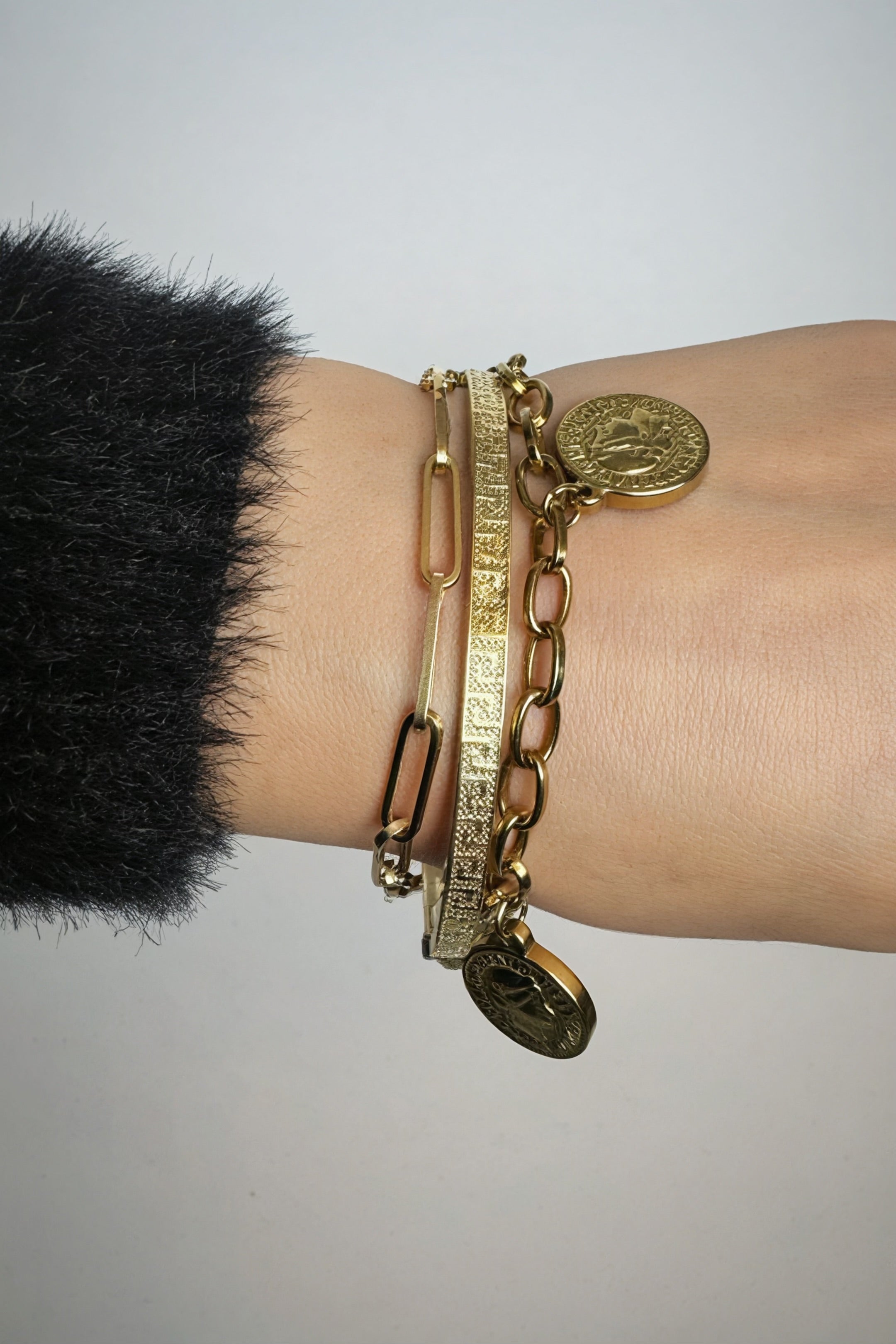 Bracelet Femme en Acier Inoxydable – Pendentif Reine Avatar, Chaîne à Maillons Élégante, Mode & Luxe