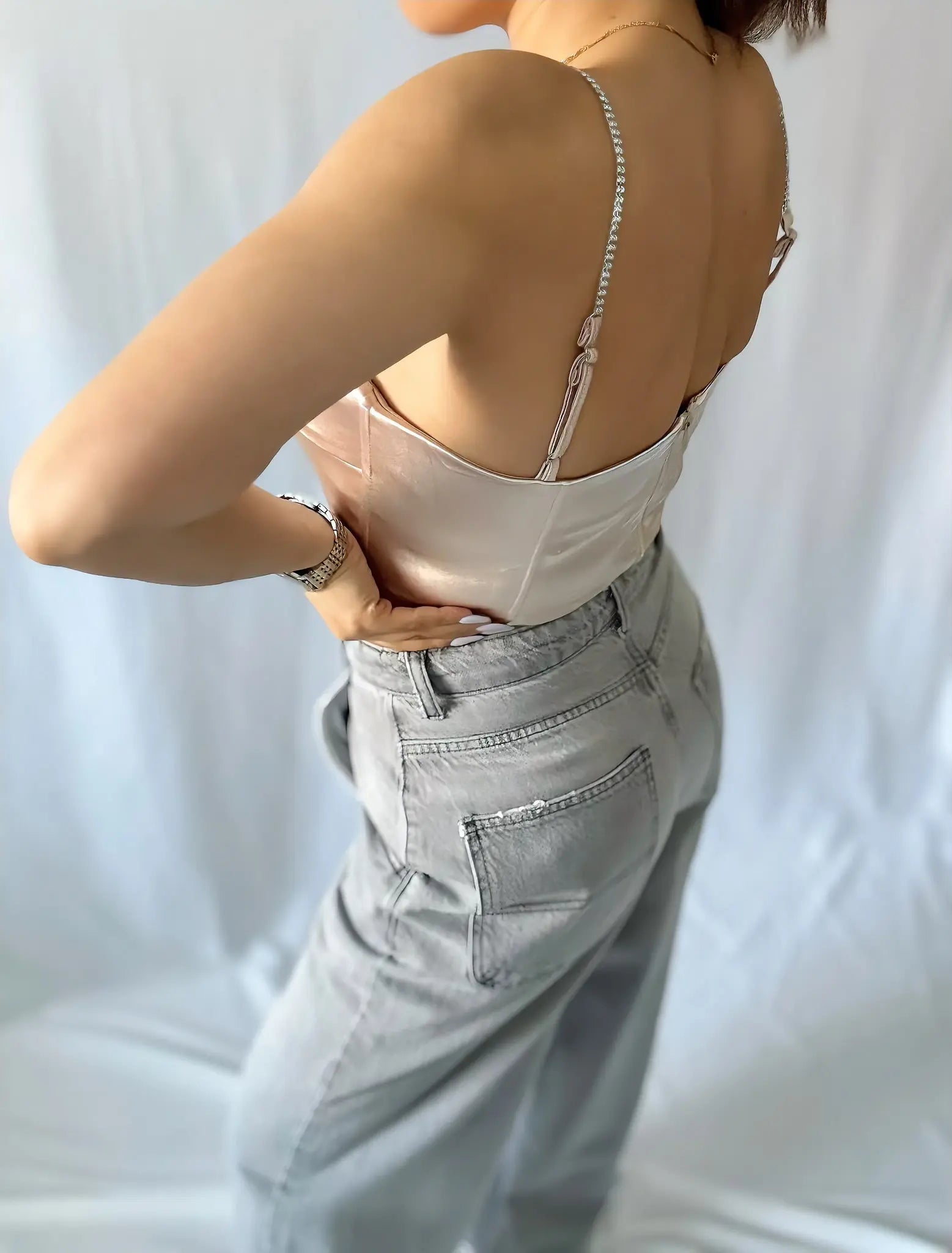 Haut Satiné à Bretelles Strass – Élégance & Glamour - ARMINE'S STYLE HUB