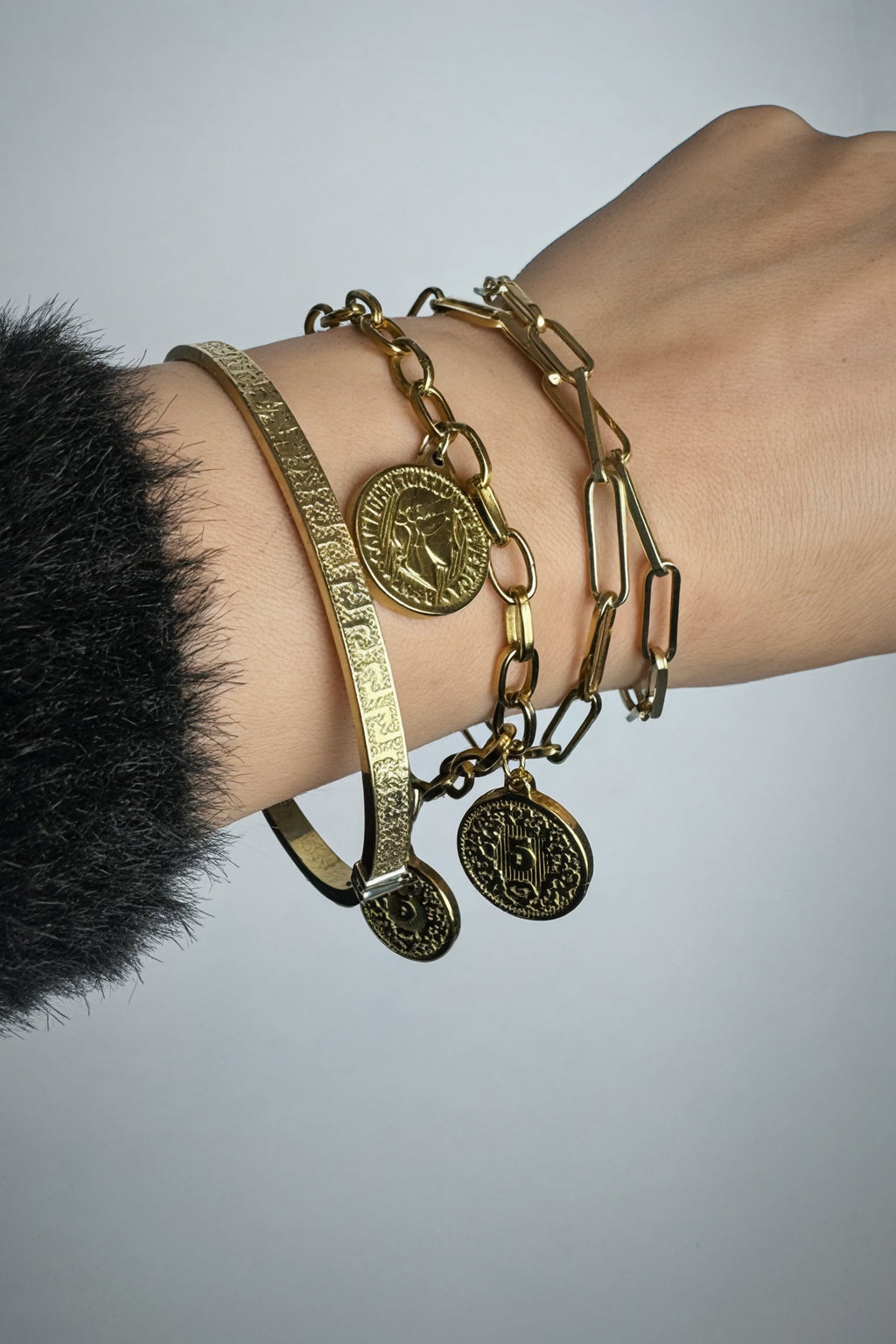 Bracelet Femme en Acier Inoxydable – Pendentif Reine Avatar, Chaîne à Maillons Élégante, Mode & Luxe