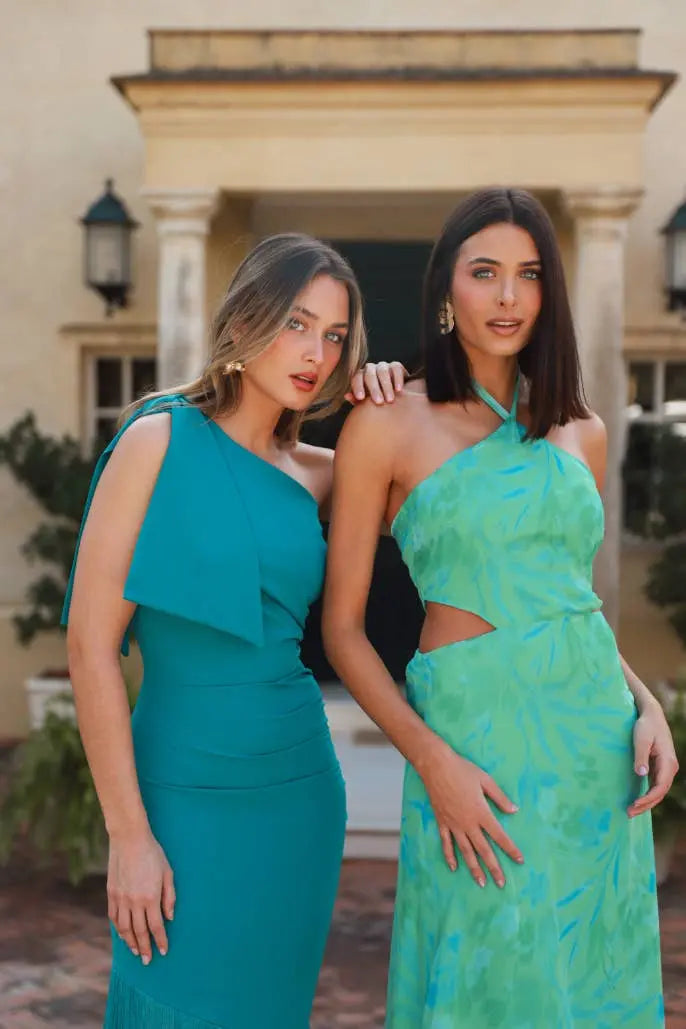 Détail col halter robe verte été femme
