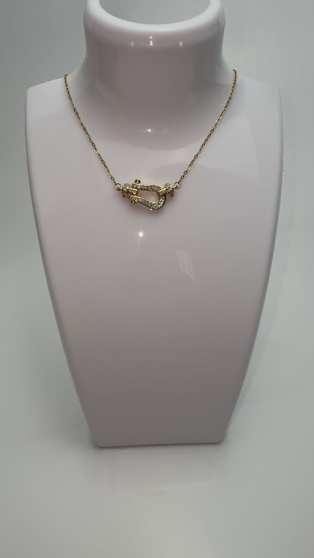 Collier Pendentif en Acier Inoxydable avec Strass Zirconium – Élégance et Brillance, Accessoire Chic et Raffiné